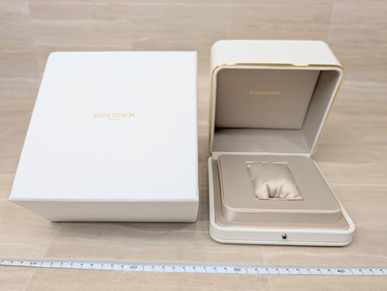 ブシュロン　BOUCHERON　PARIS 　ウォッチ　時計　腕時計　時計用　空箱　空き箱　箱　内箱　外箱　ボックス　BOX　ケース　ホワイト　白 24,080円