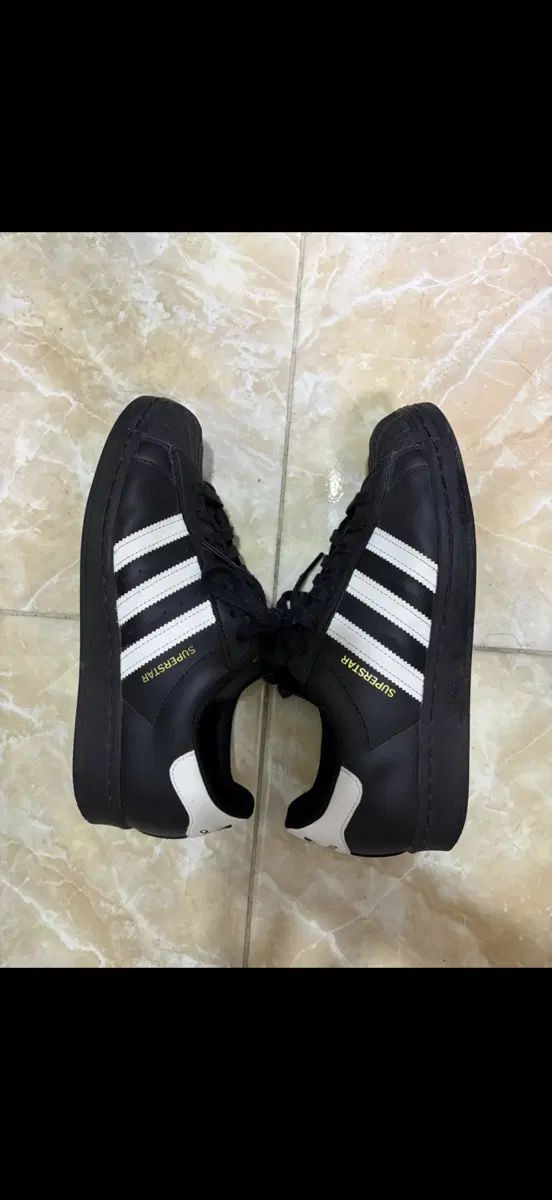 アディダス SUPERSTAR