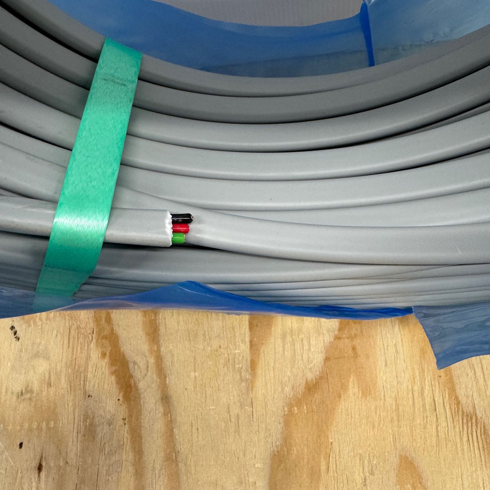 【未使用】◇弥栄電線 EM EEF/F タイシガイセン 3×2.0mm 100m エコ電線【電材館越谷店】 【未使用】◇弥栄電線 EM EEF/F タイシガイセン 3×2.0mm 100m エコ電線【電材館越谷店】