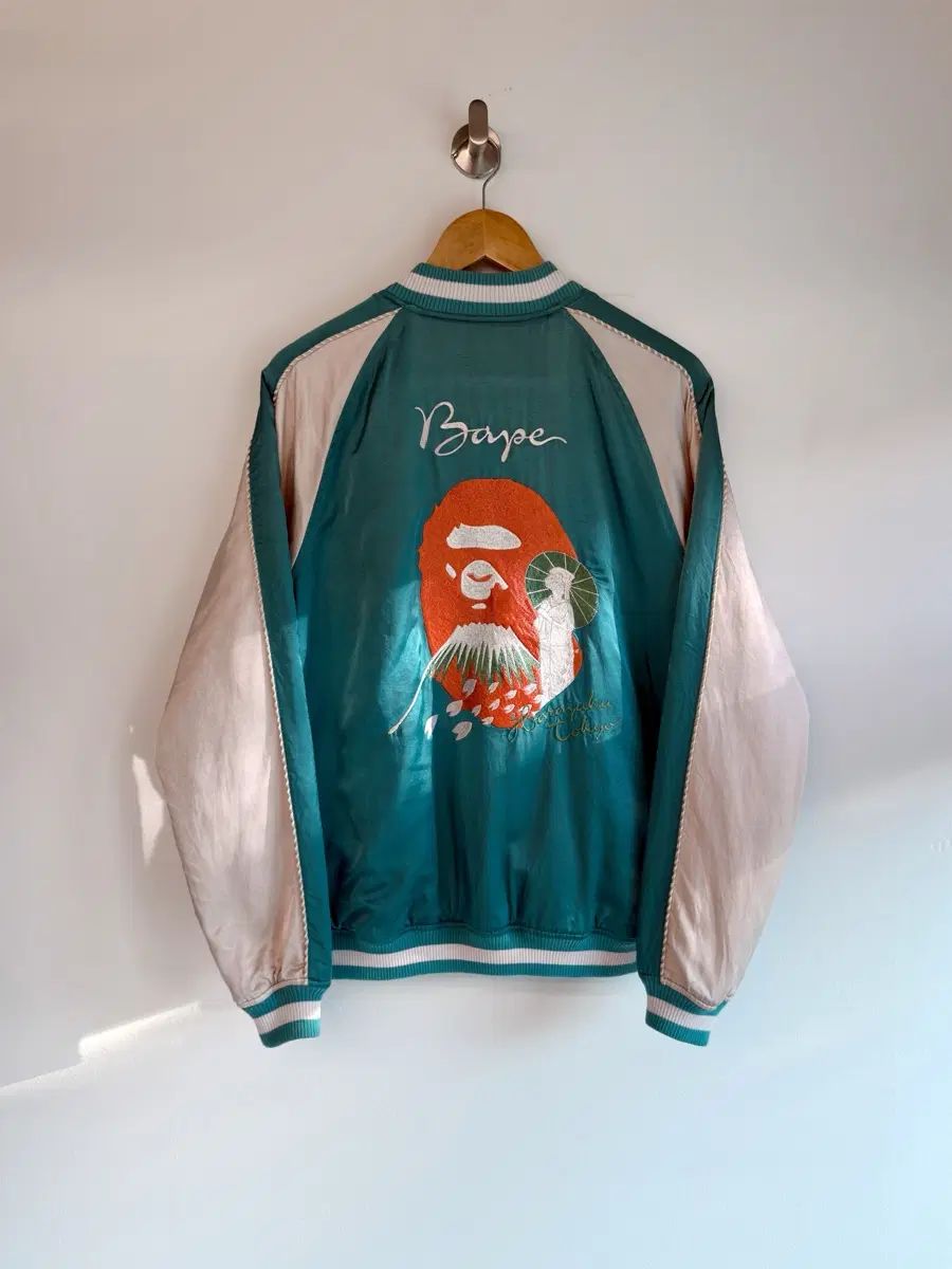 A BATHING APE® ルーズフィット TOKYO スカジャン Souvenir Official® ジャケット デッドストック 商品
