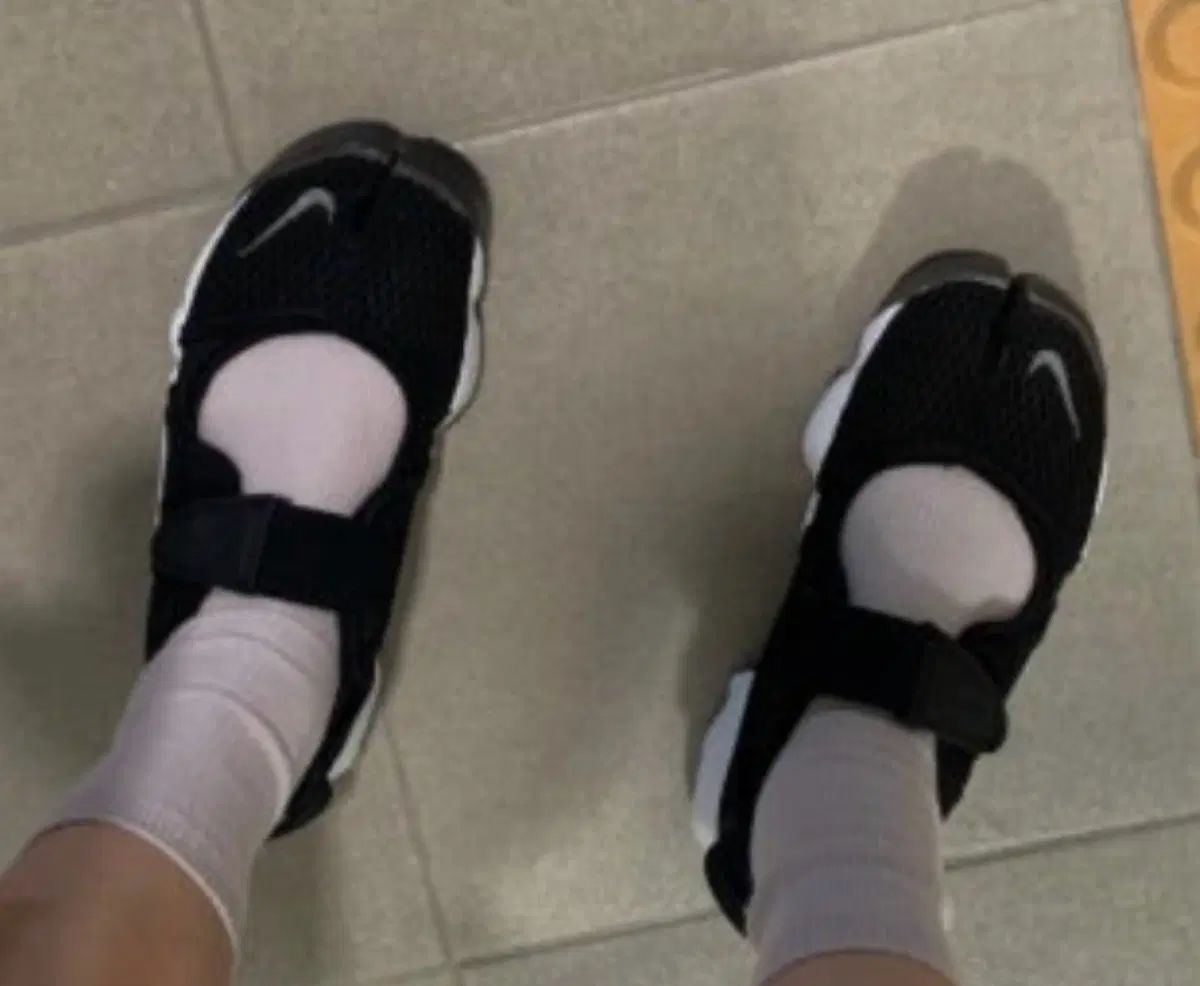 NIKE ナイキ エアリフト ブラック 230サイズ (TOKYO店舗購入) 新品コンディション