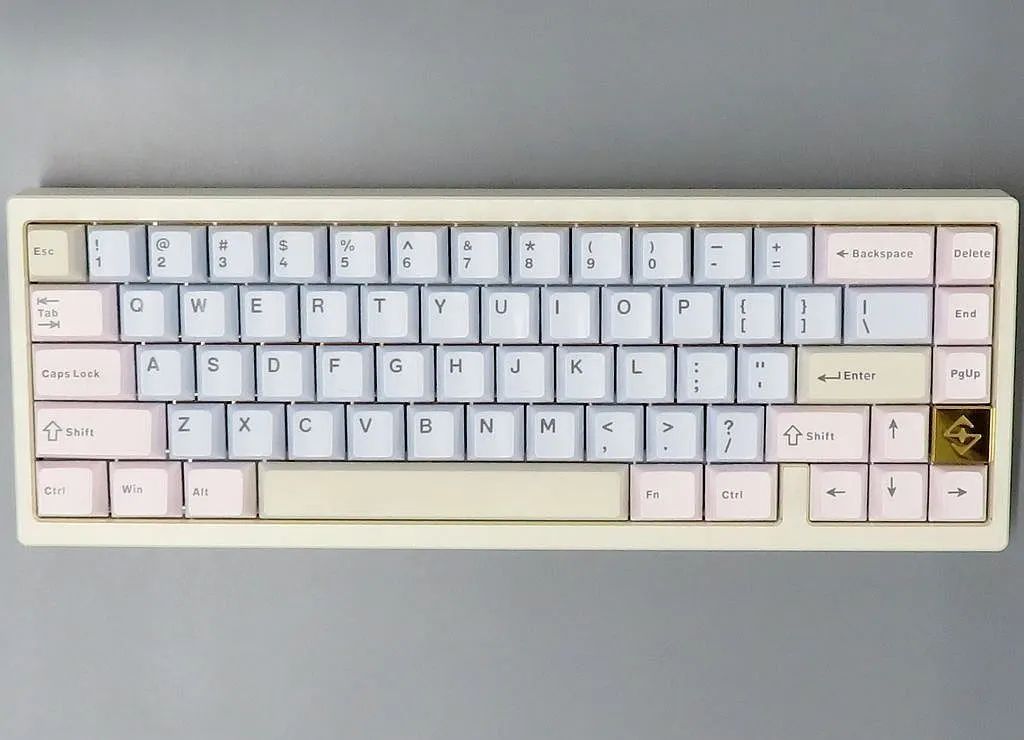 【中古】PCハード WOBKEY 有線/ワイヤレス キーボード ZEN65 Ultra (White-Gold) 10,205円