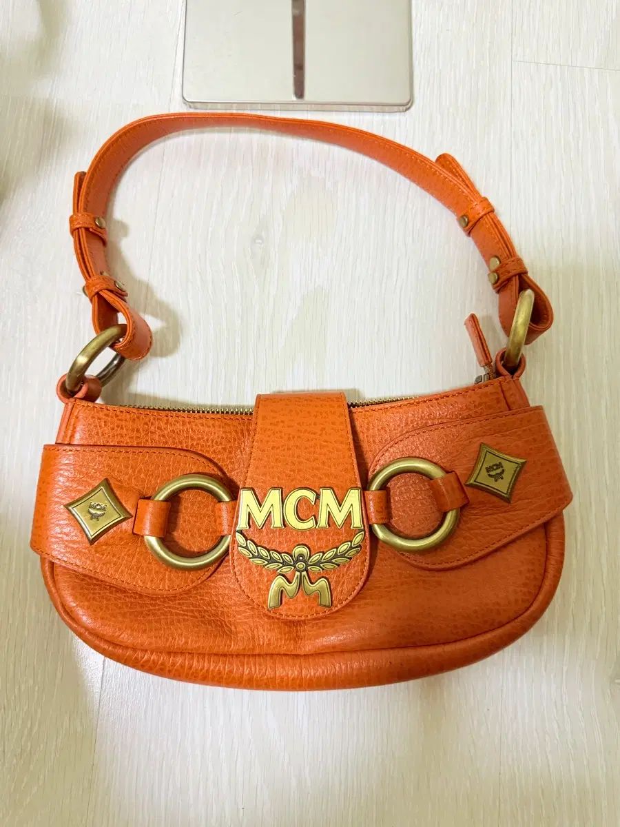 MCM レディース ショルダーバッグ オレンジ