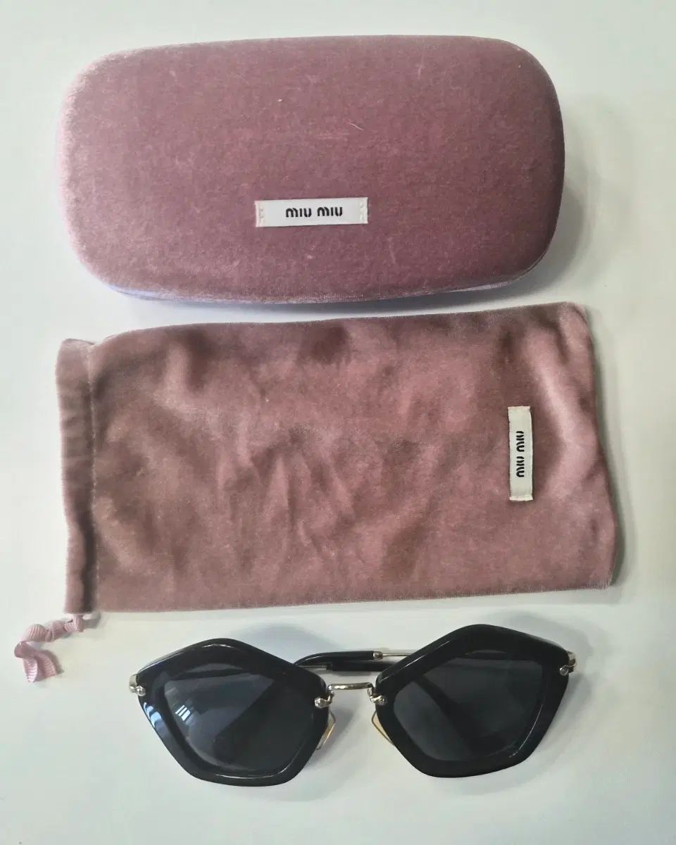 (正規品) MIU MIU ミュウミュウ ロゴ サングラス (ブランド レディース メガネフレーム ウォニョン(WONYOUNG・チャンウォニョン))
