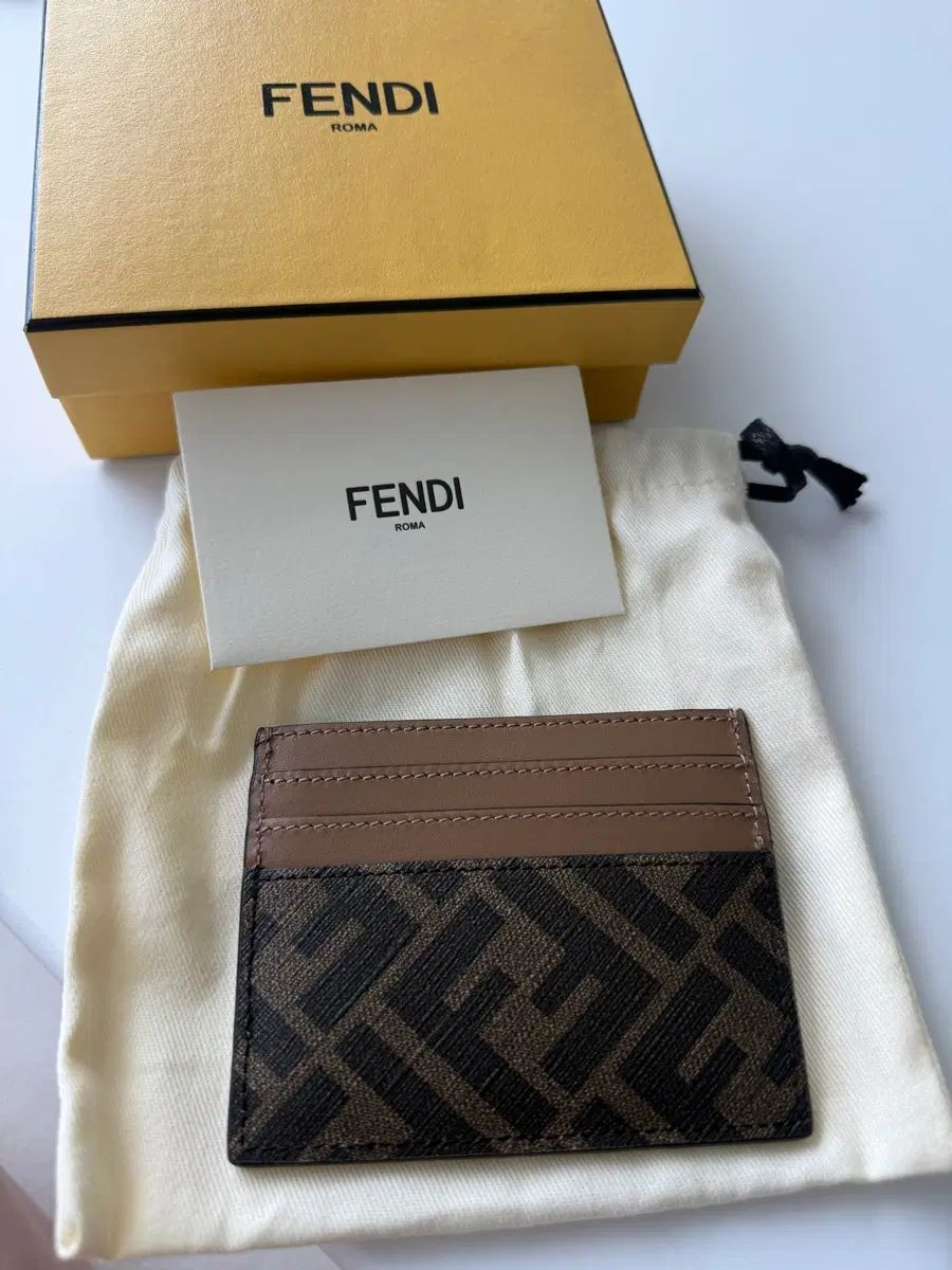 FENDI フェンディ カードウォレット