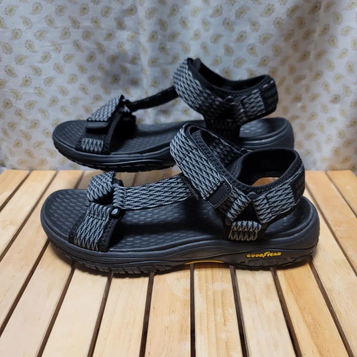 SKECHERS グッドイヤー サンダル 270-275