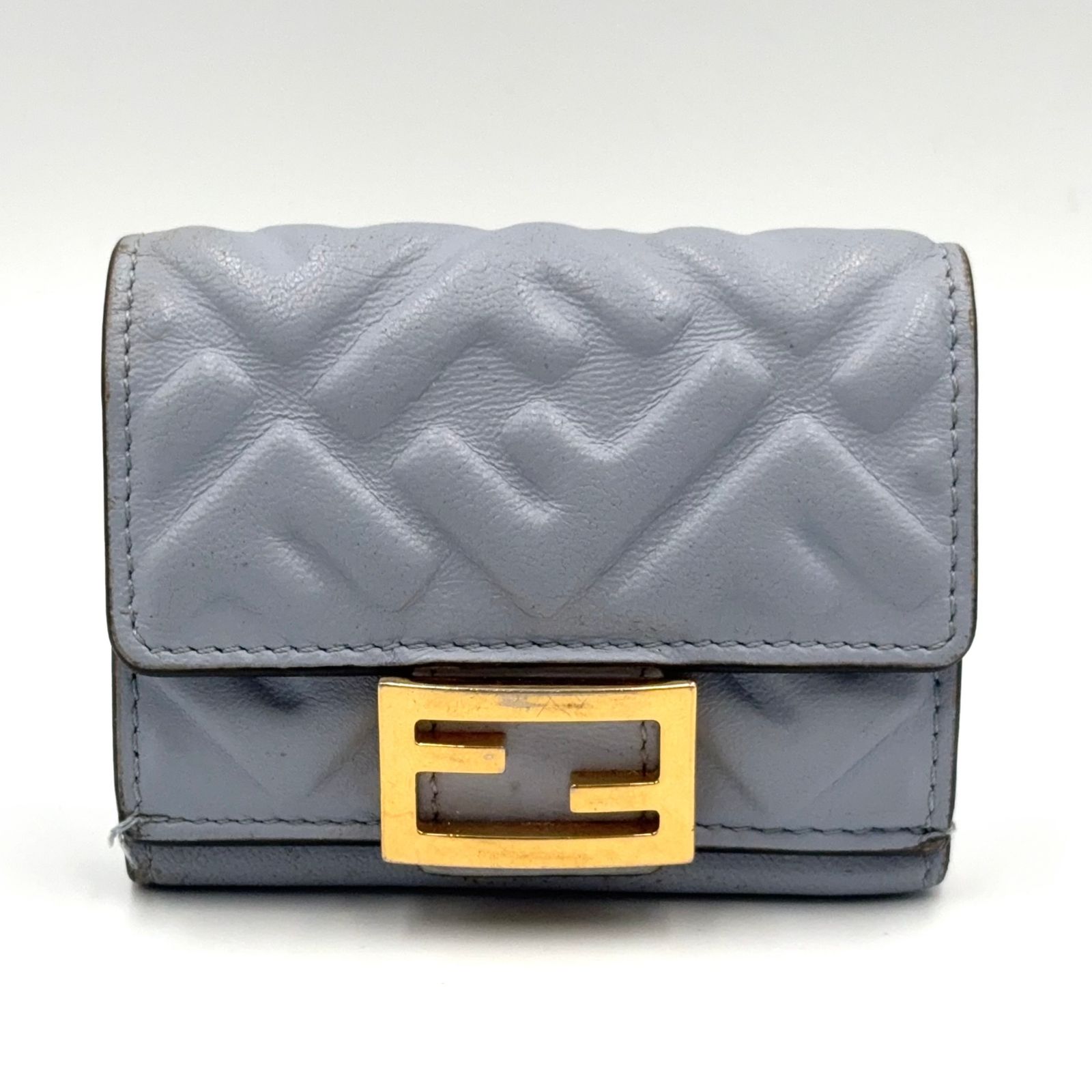 【新着】FENDI バゲット マイクロ レザー ライトブルー 三つ折り財布 ゴールド