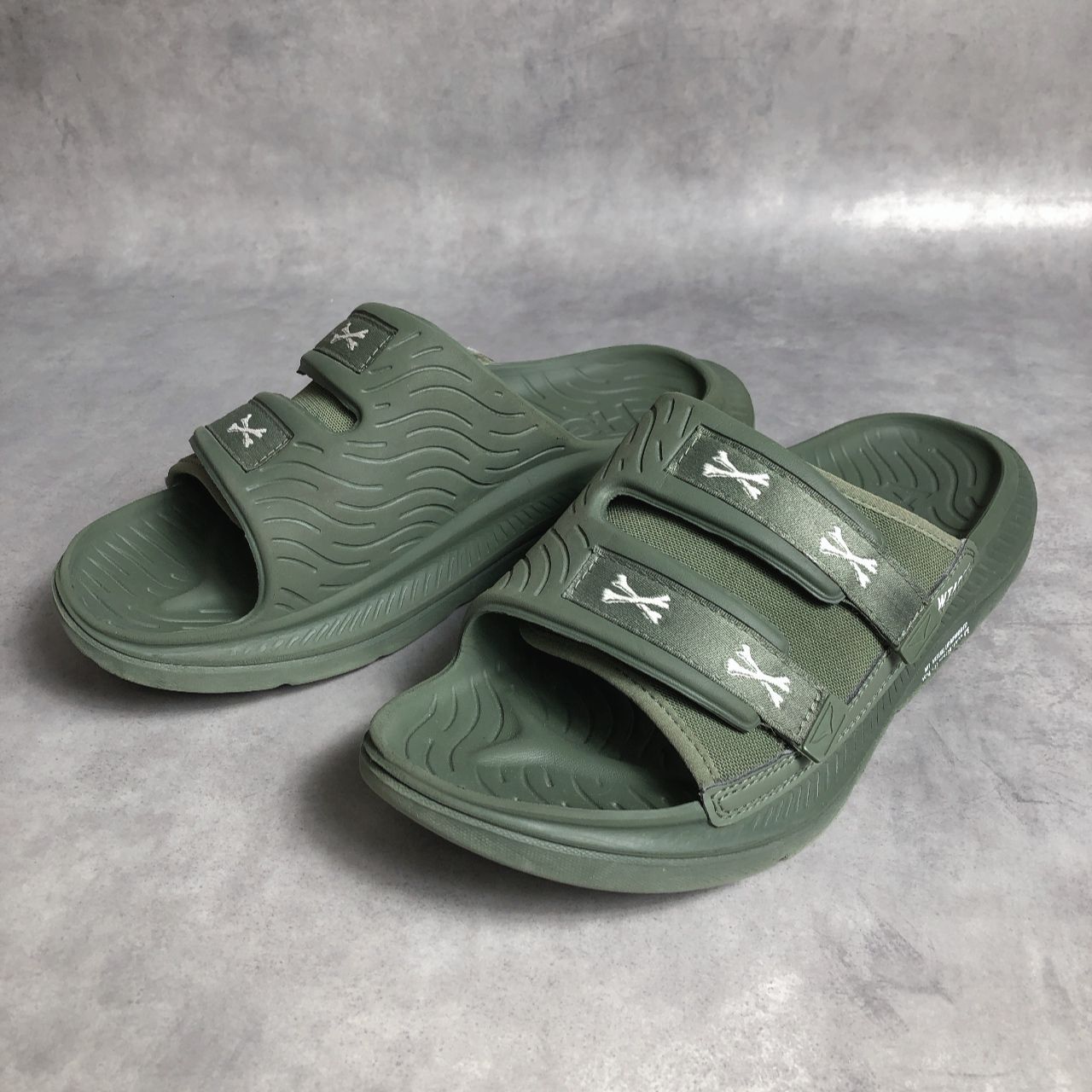 PQ620◇WTAPS × Hoka Ora Luxe：Olive Drab◇9◇オリーブ系 1155398-FFC ダブルタップス ホカ オラ ラックス