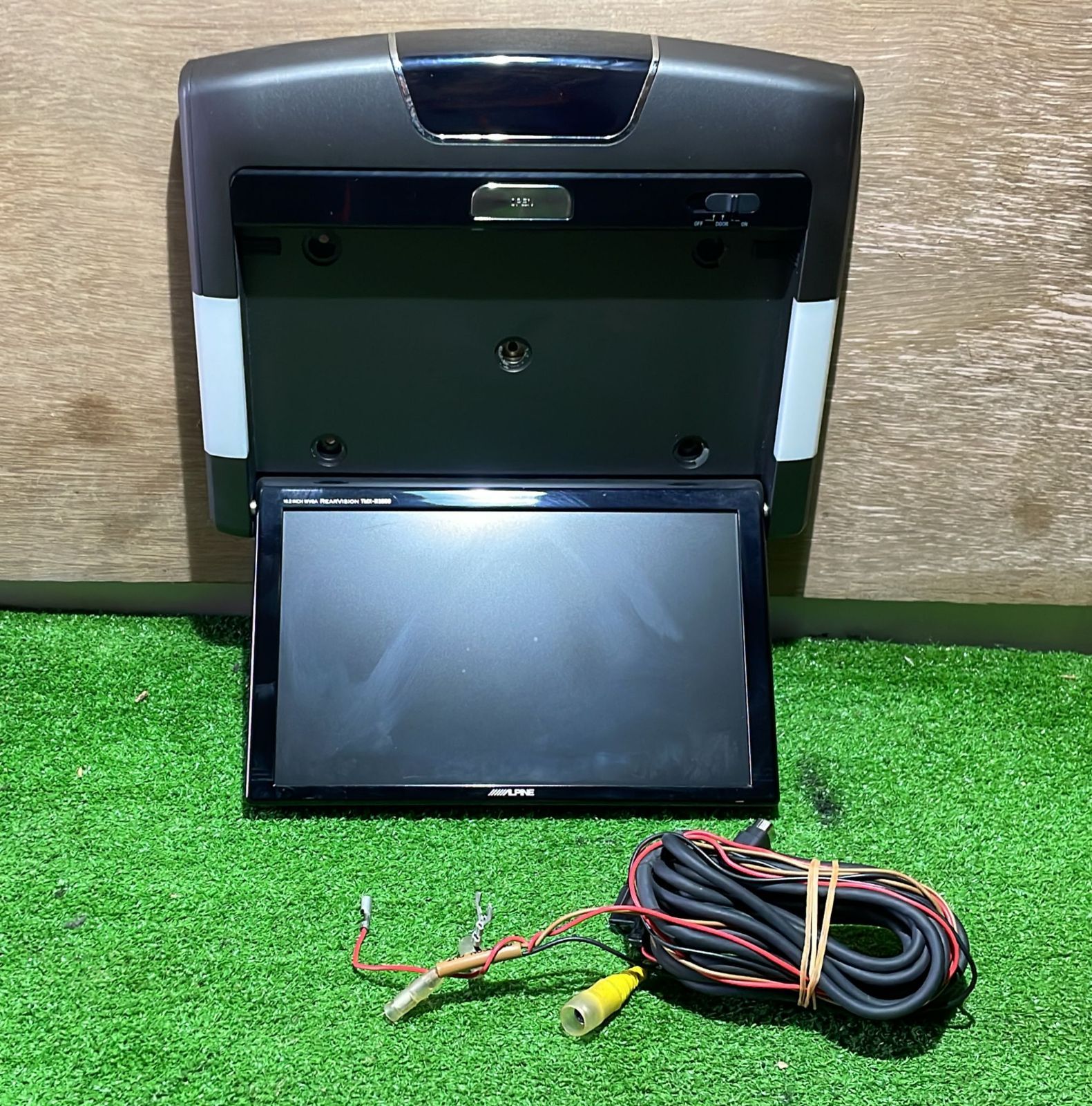 フリップダウンモニター ALPINE TMX-R3200B C3-116-1736 - メルカリ