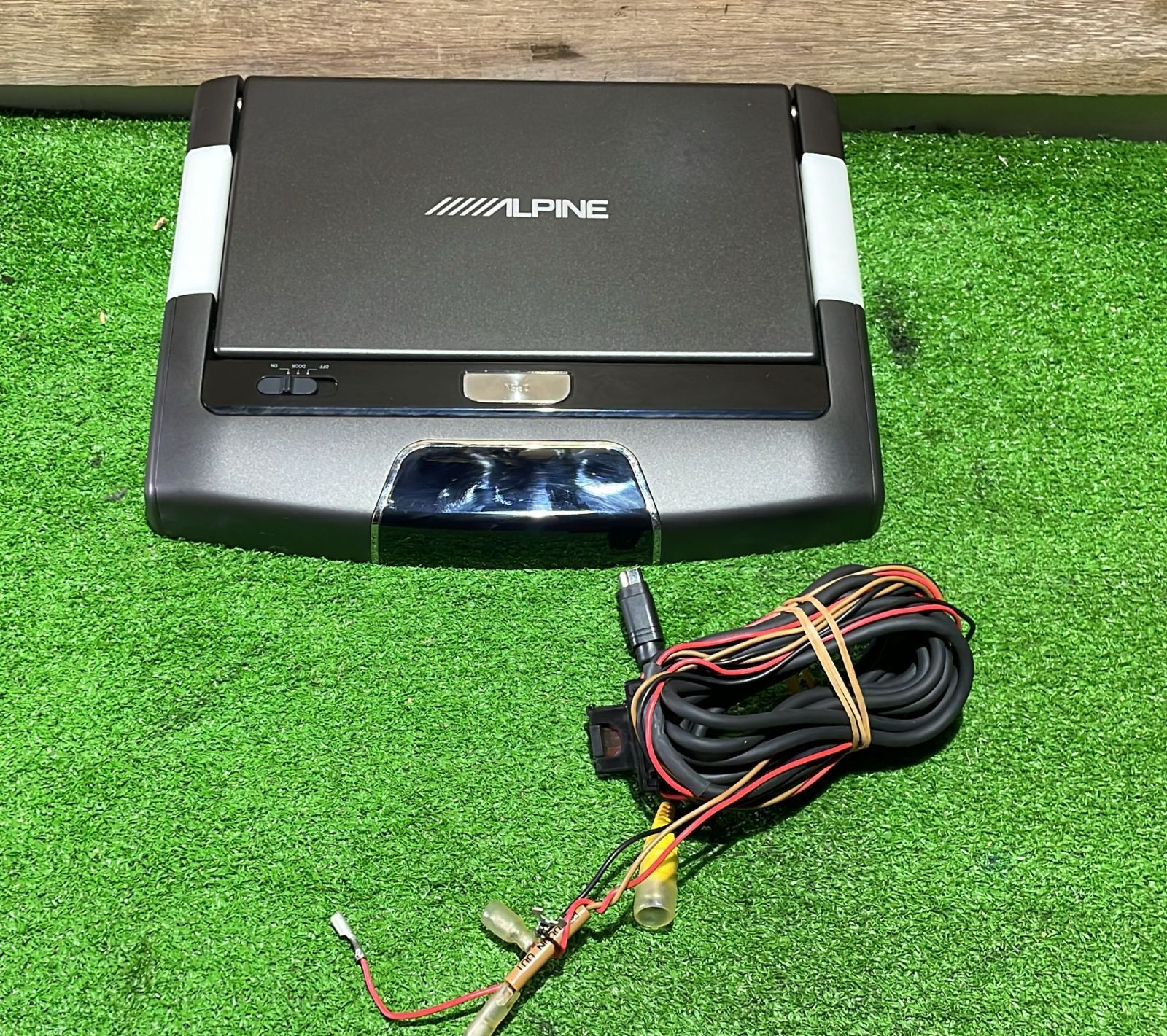 フリップダウンモニター ALPINE TMX-R3200B C3-116-1736 - メルカリ