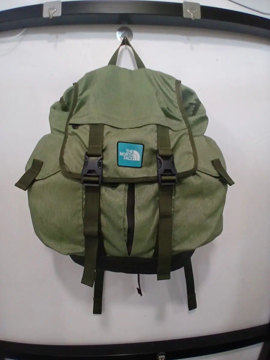 THE NORTH FACE ザノースフェイス バックパック オリーブ