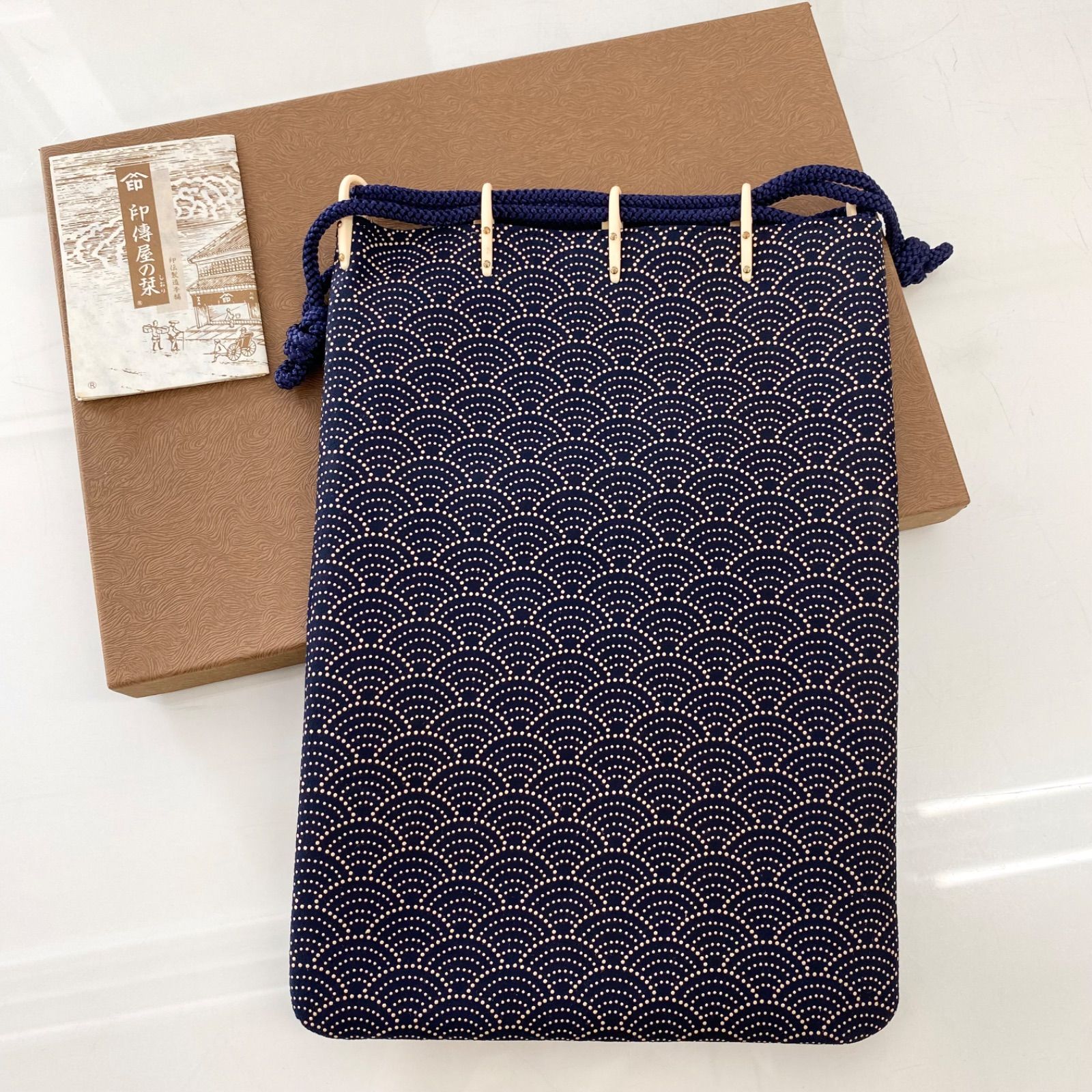 《極美品》 青海波 印伝 合切袋 印傳屋 マチ付き 大 3005a 甲州印伝 上原勇七 伝統工芸 日本製 巾着袋 信玄袋 がっさいぶくろ