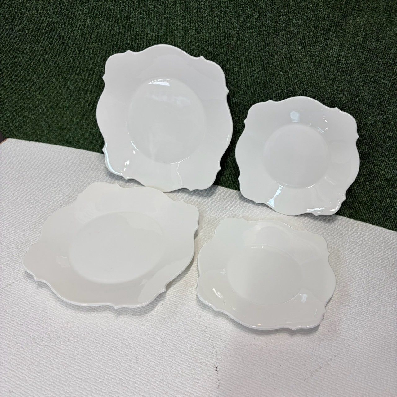 D7033 【未使用保管品/送料無料】ウェッジウッド/WEDGWOOD ジャスパーコンラン/JASPER CONRAN プレート　 スクエアプレート 4枚セット バロックホワイト 7,742円
