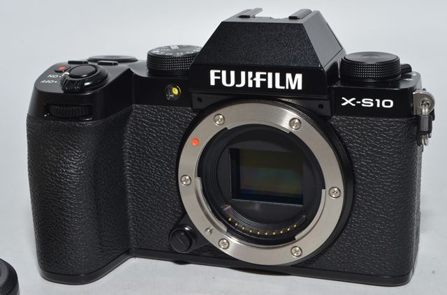 260749★ほぼ新品★富士フイルム(FUJIFILM) ミラーレスデジタルカメラ X-S10 ボディ F X-S10 ブラック