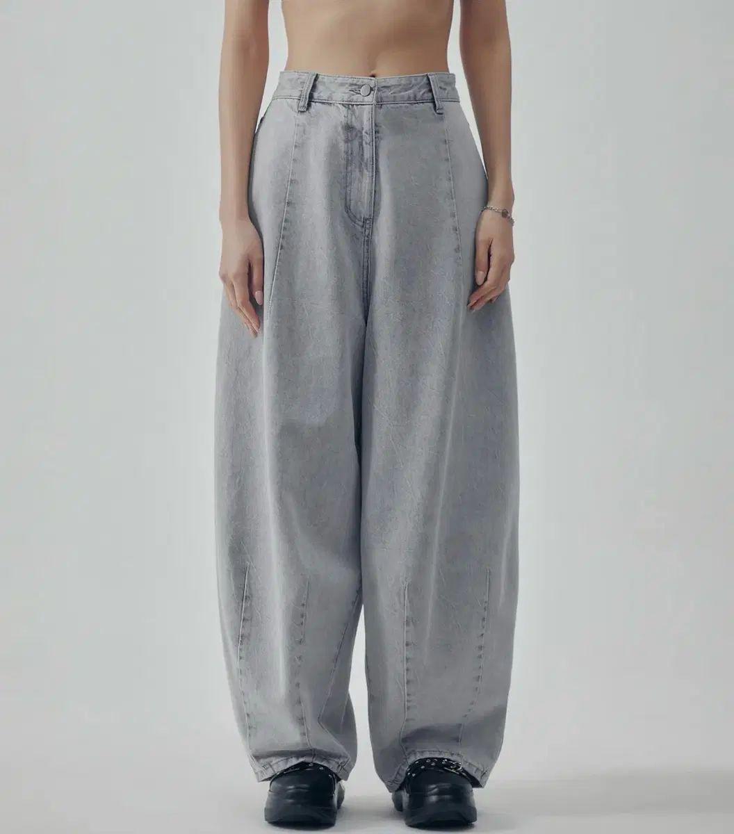 TREEMINGBIRD Curved Balloon Fit Denim Pants 12,268円