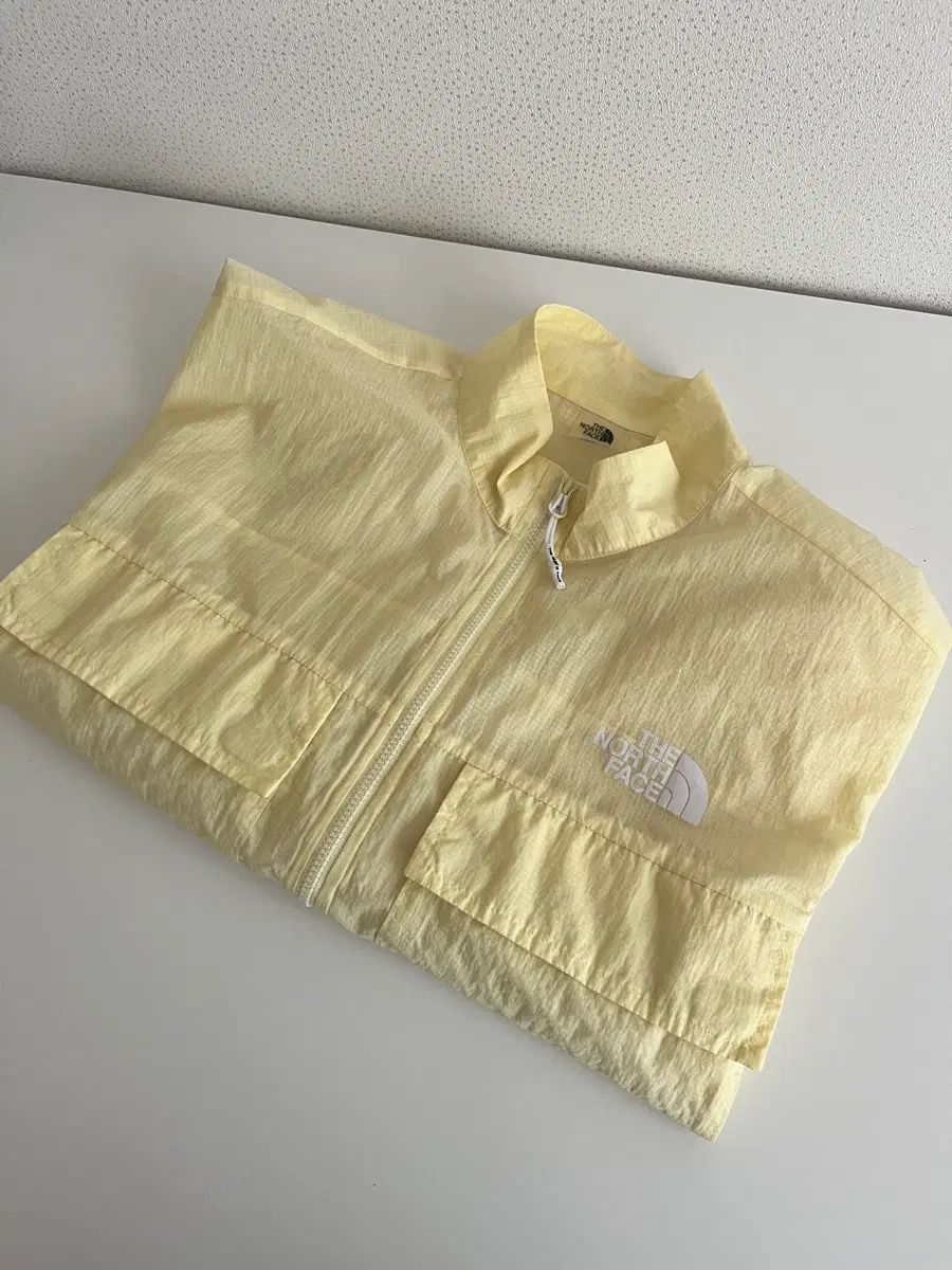 THE NORTH FACE ザノースフェイス ウィンドブレーカー イェロー