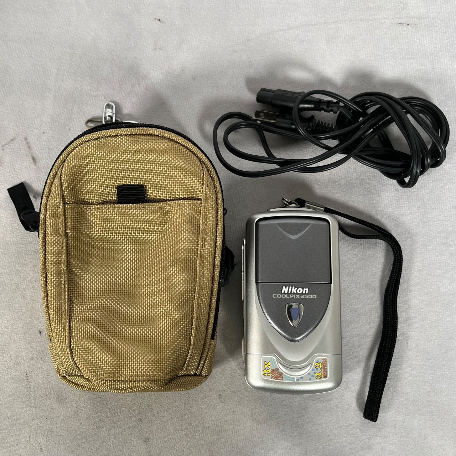 [Tube 2607-273] NIKON Nikon COOLPIX E3500 Compact Digital Camera Silver Current Status Operation Unconfirmed