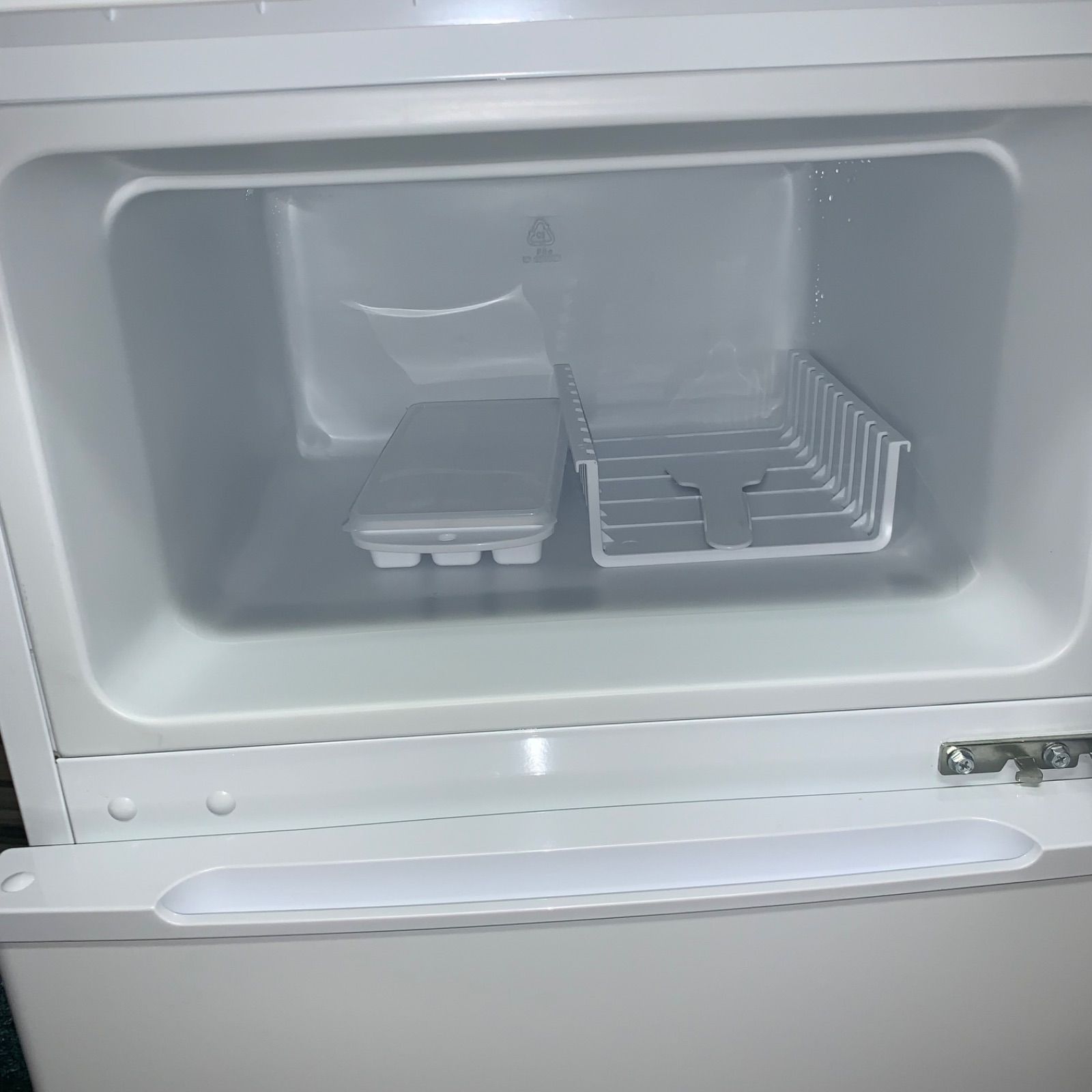 8h7. COMFEE' 冷蔵庫 90L 2ドア 右開き RCT90WH/E - メルカリ
