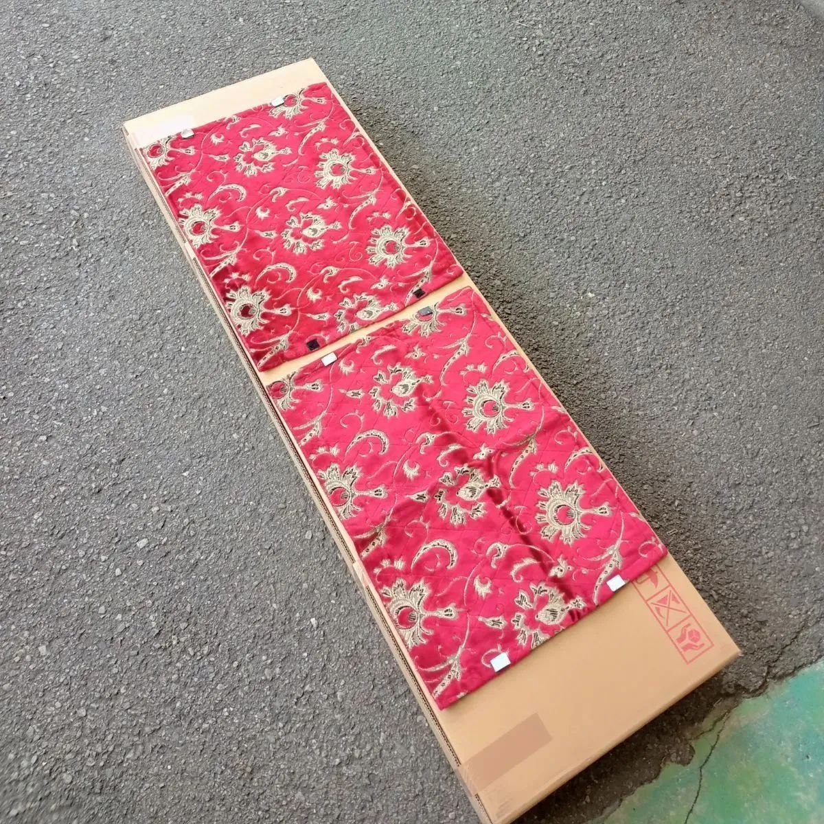 モンブランカーテン　赤色　トラック　金華山