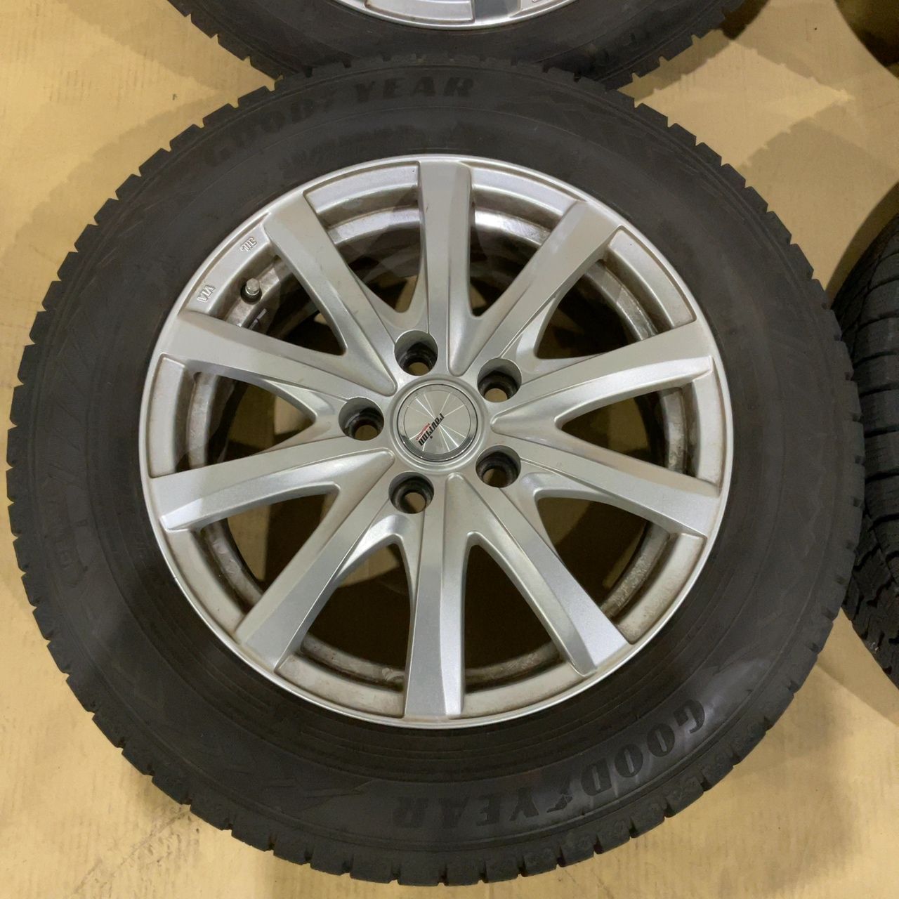 GOODYEAR ICE NAVI 8 Weds ravrion 205/60R16 16×6.5J タイヤホイール