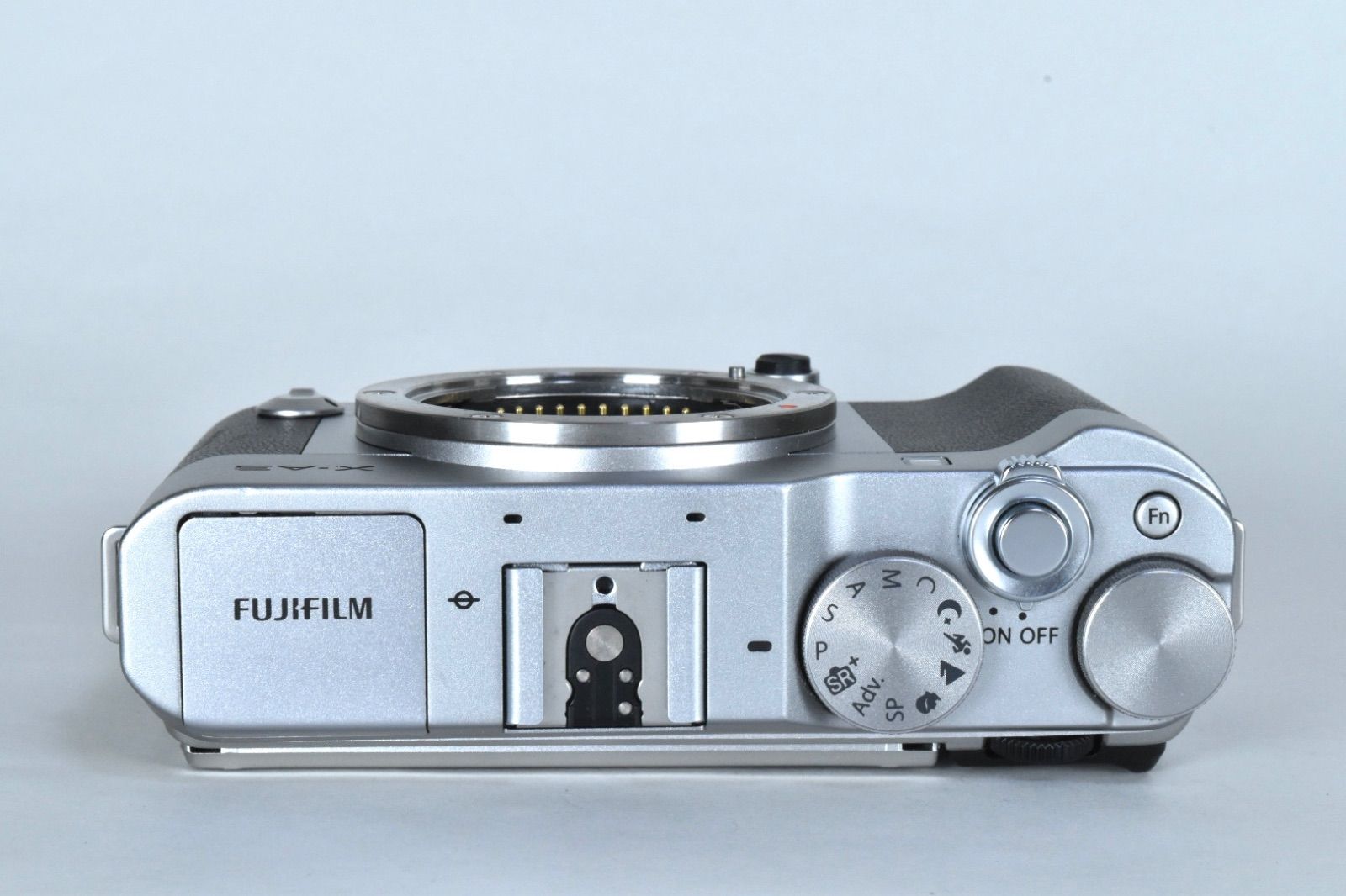 Fujifilm XA-3 ミラーレスデジタルカメラ　シルバー