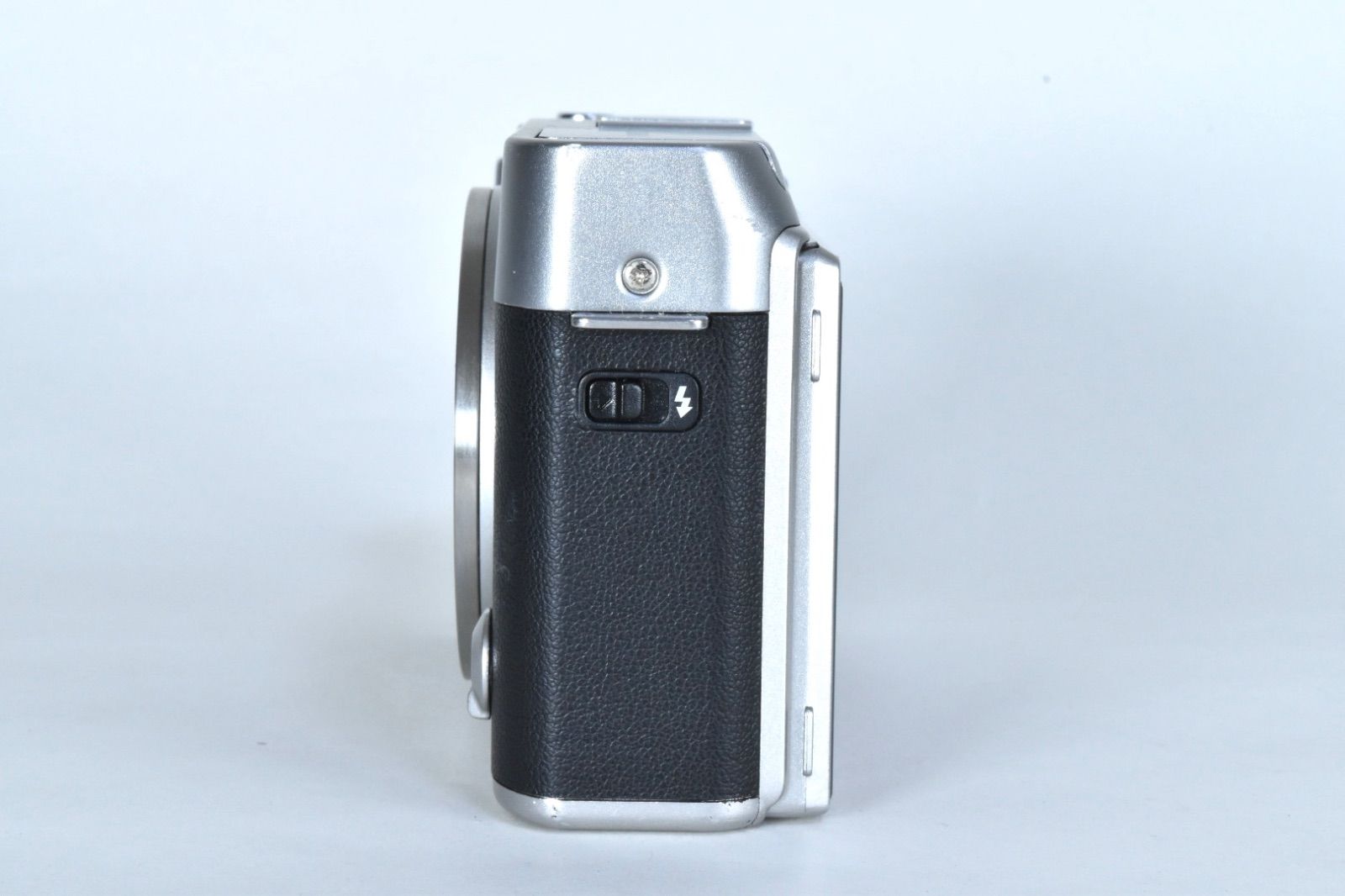 Fujifilm XA-3 ミラーレスデジタルカメラ　シルバー