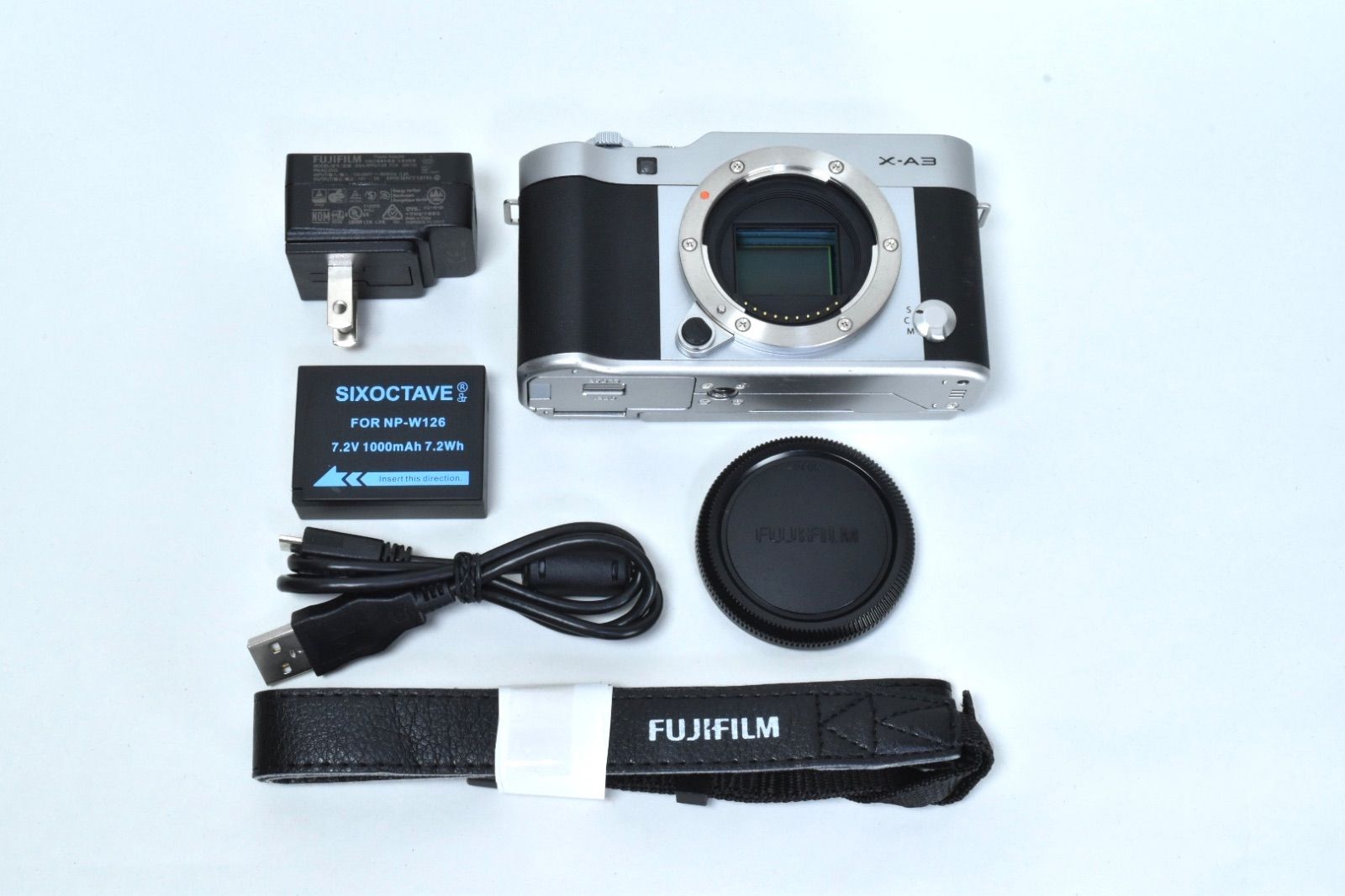 Fujifilm XA-3 ミラーレスデジタルカメラ　シルバー