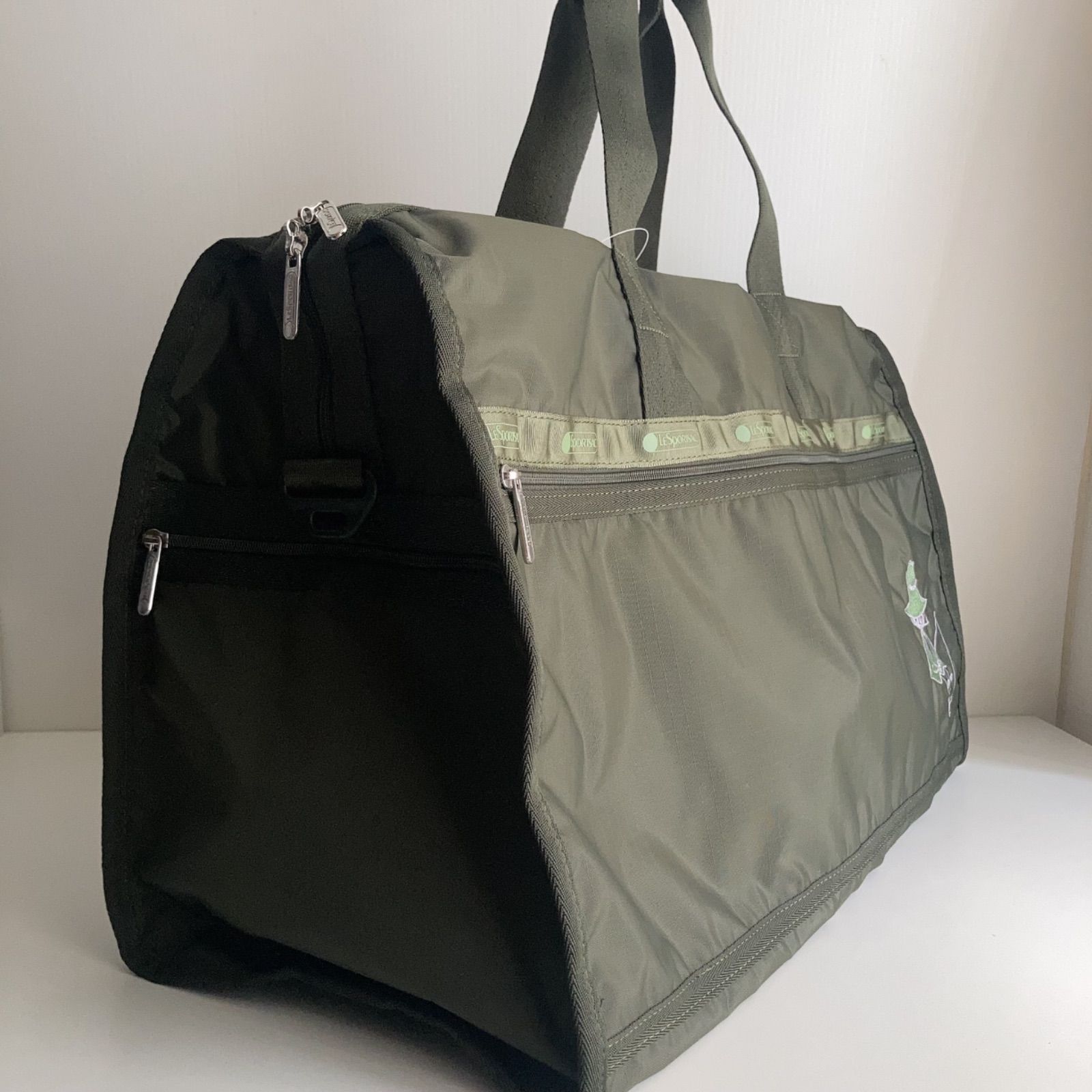 【新品】LeSportsacレスポートサック ムーミン　ボストンバッグ　トラベル ムーミン公式サイト 新品発売 MOOMIN×LeSportsac レスポートサック水 1