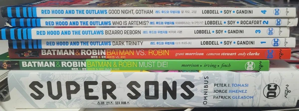 ディシー dc コミックス SUPERあんさんぶるスターズ！！ レッドWHO アウトロー( 1 - 4 ) バットマン アンドロビン( 2 3 まとめ 16,623円