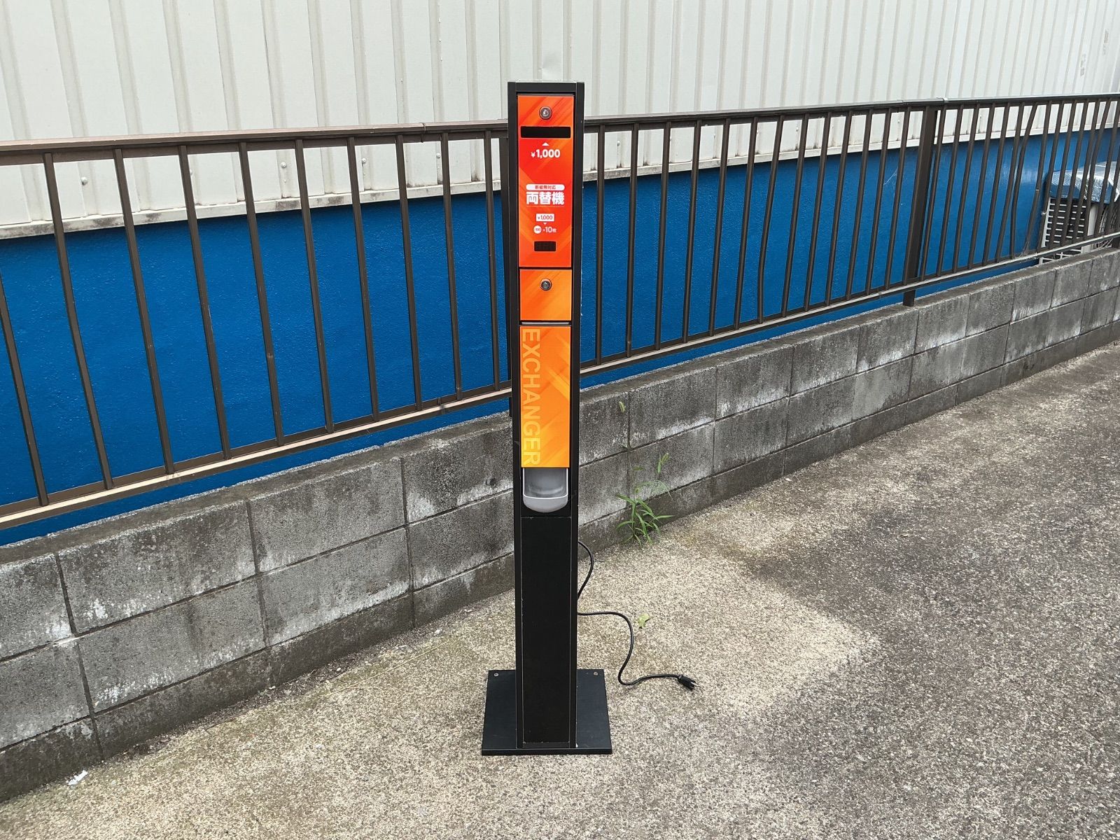 新札対応　500円両替機　EMS-7　オレンジシート貼りキャビネット付き　ビルバリ（新品未使用）新旧札2種に対応　グローリー製　千円札を500円×2枚に両替タイプ　保証30日つき　インボイス対応の領収書発行OK　平日のみ発送
