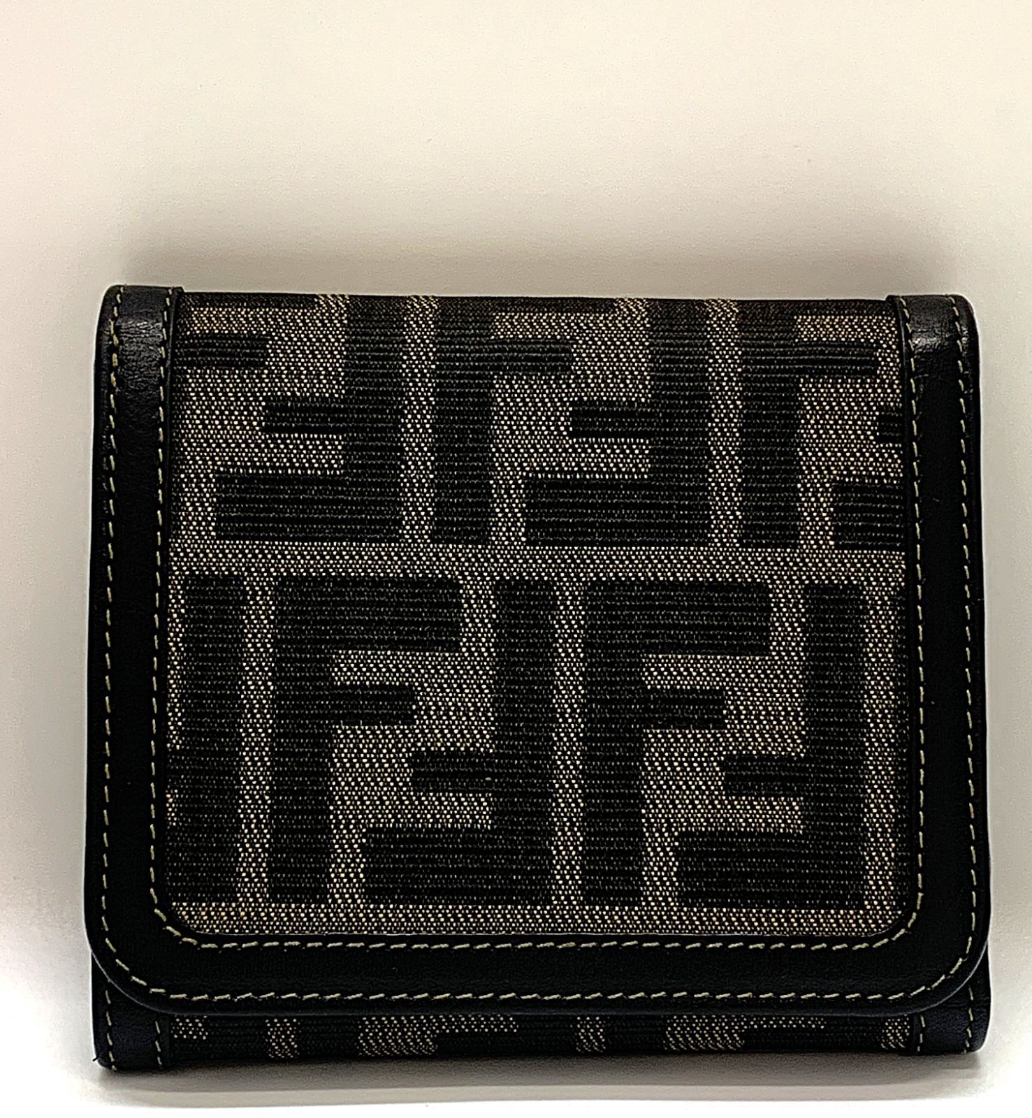FENDI フェンディ ズッカ柄 三つ折り財布 キャンバス x レザー ブラウン系 流行りのミニウォレット