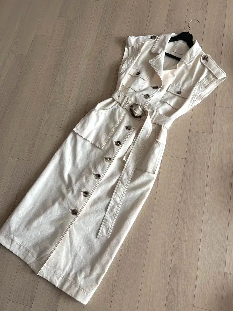JULL LOG(ジュローグ) ベルト ノースリーブ トレンチ ロング丈ワンピース ベルト付き シャカシャカ素材 ストレッチ ノースリーブ ベスト ジャケット コート
