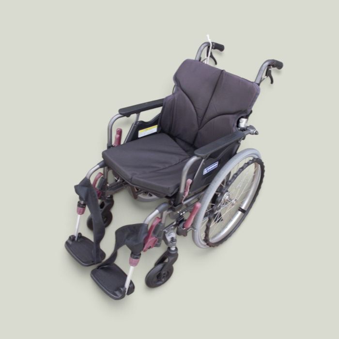 送料無料（一部地域を除く）カワムラ自走式車椅子KMD-B22　　　　ts-26-0810-08