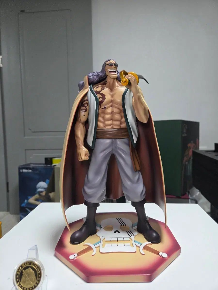 ブラック ブラック スタジオ ONE PIECE 赤髪海賊団 スネーク レジン フィギュア 27,908円