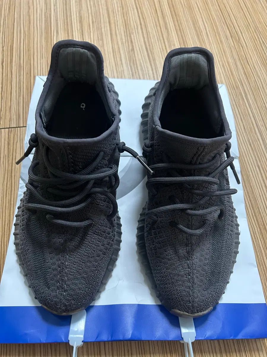 アディダス イージーブースト 350 V2 ダークグレー