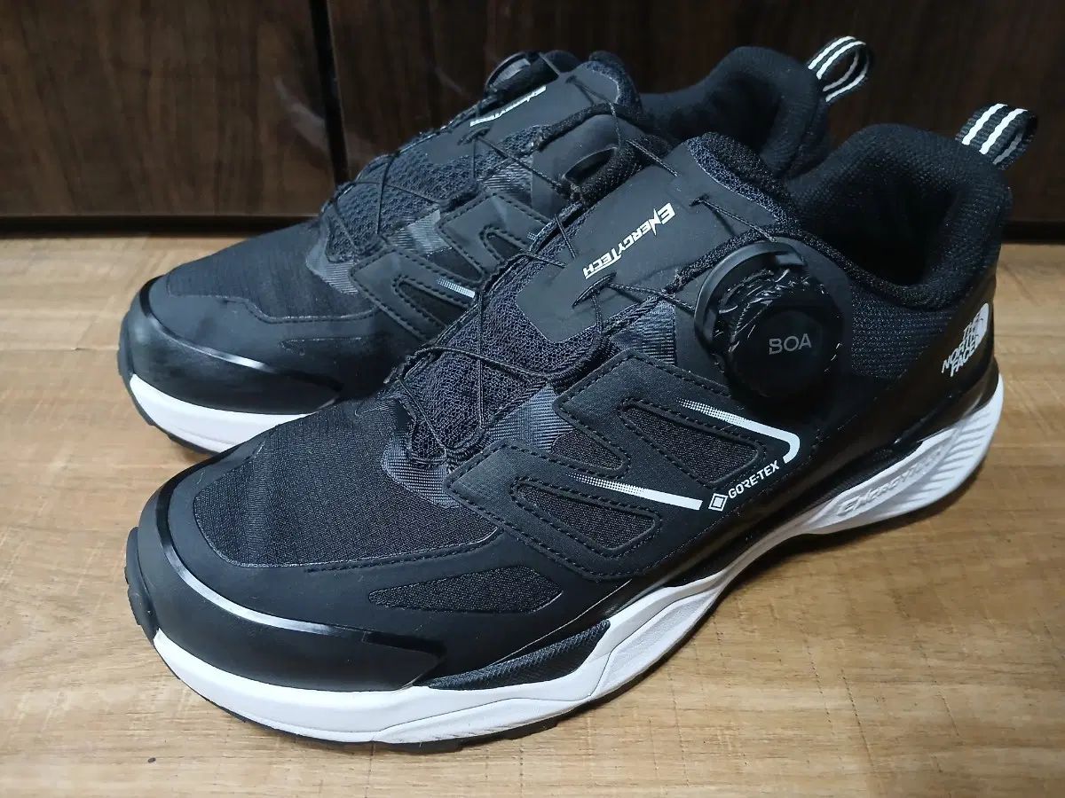 ザノースフェイス ゴアテックス BOA ブラック スニーカー 軽量登山靴 265