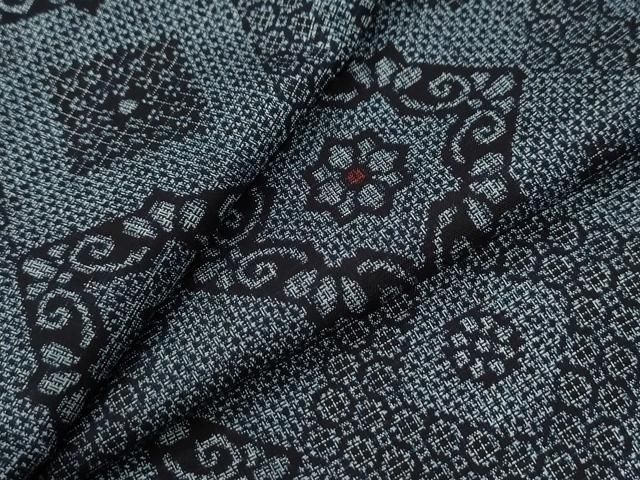平和屋着物●本場大島紬　割り込み絣　菱花唐草文　正絹　逸品　未使用　CABI2192yc