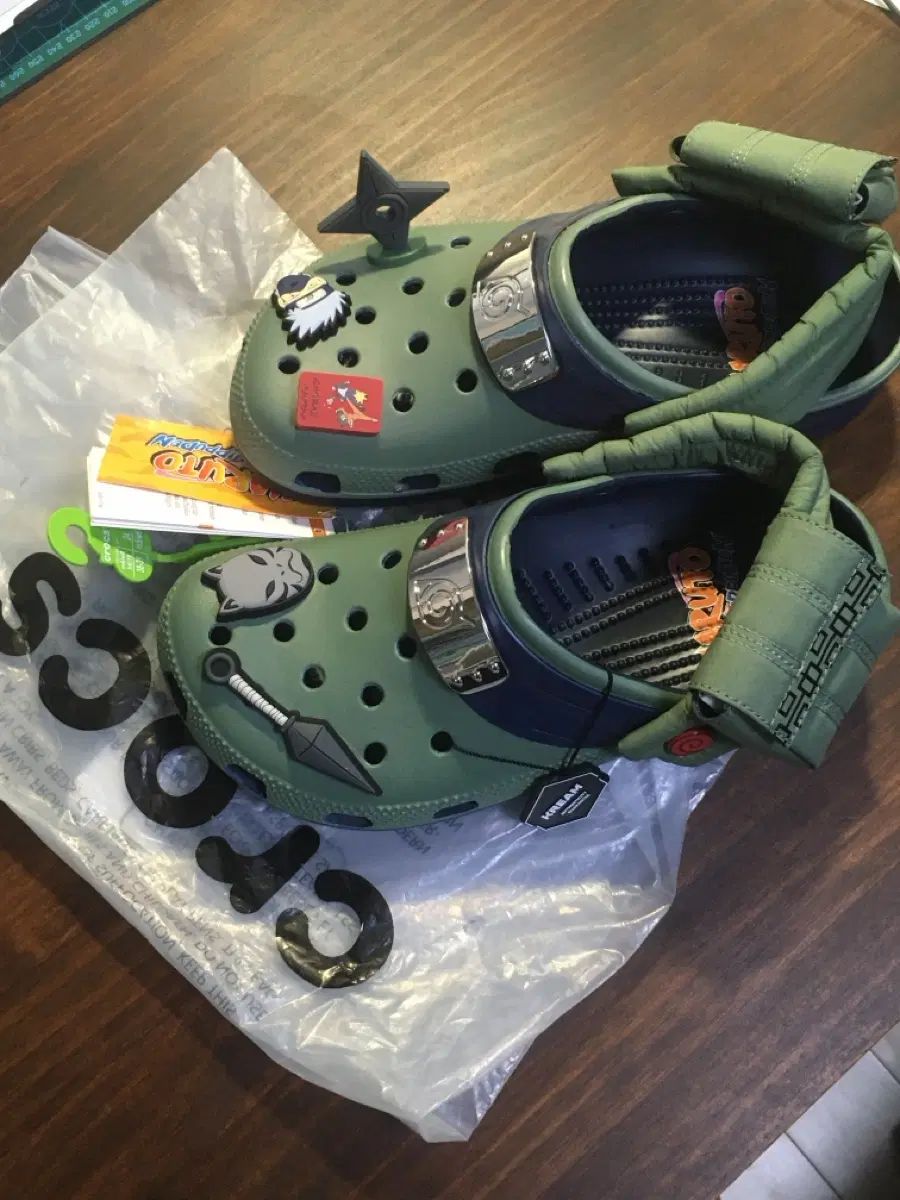 NARUTO -ナルト- カカシ Crocs クロックス 250