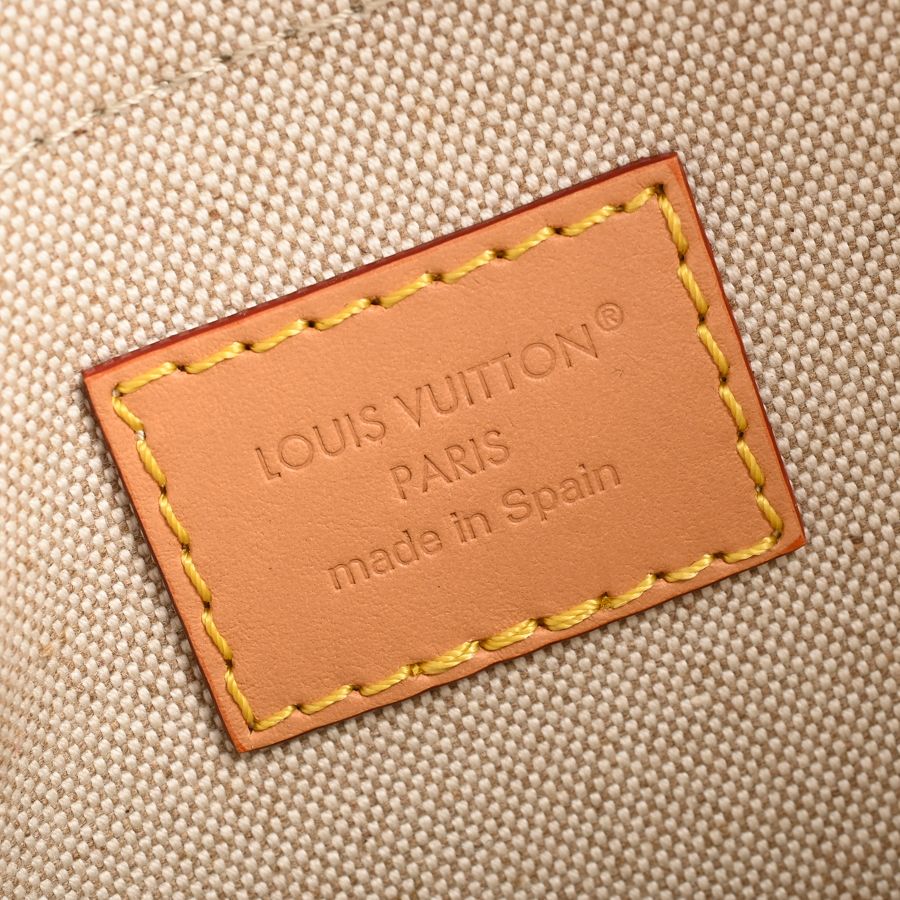 LOUIS VUITTON ルイヴィトン ショルダーバッグ ナイル M26823