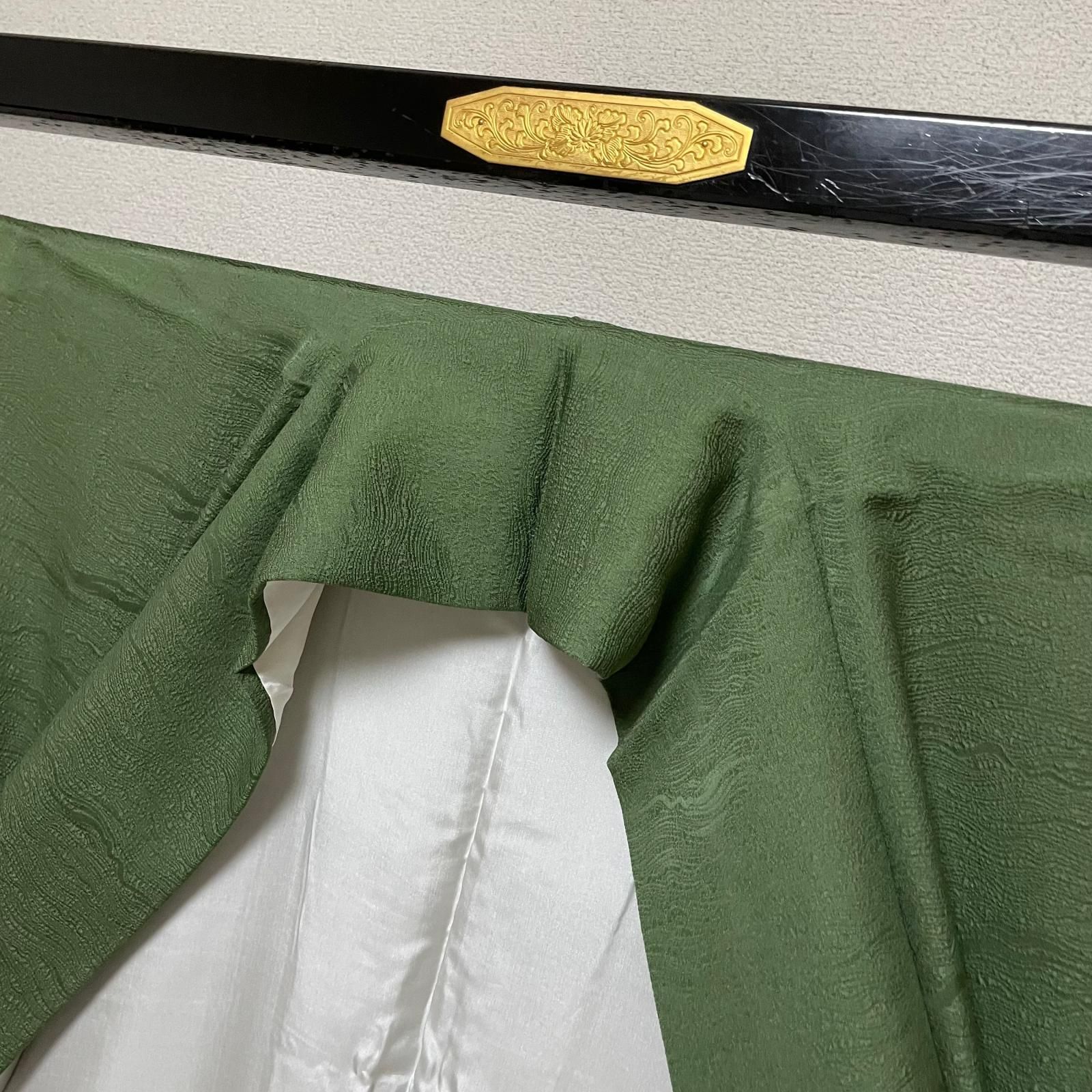 鈴乃屋誂え 色無地 裄66.5 波模様 抹茶色 着物 正絹 X-6716