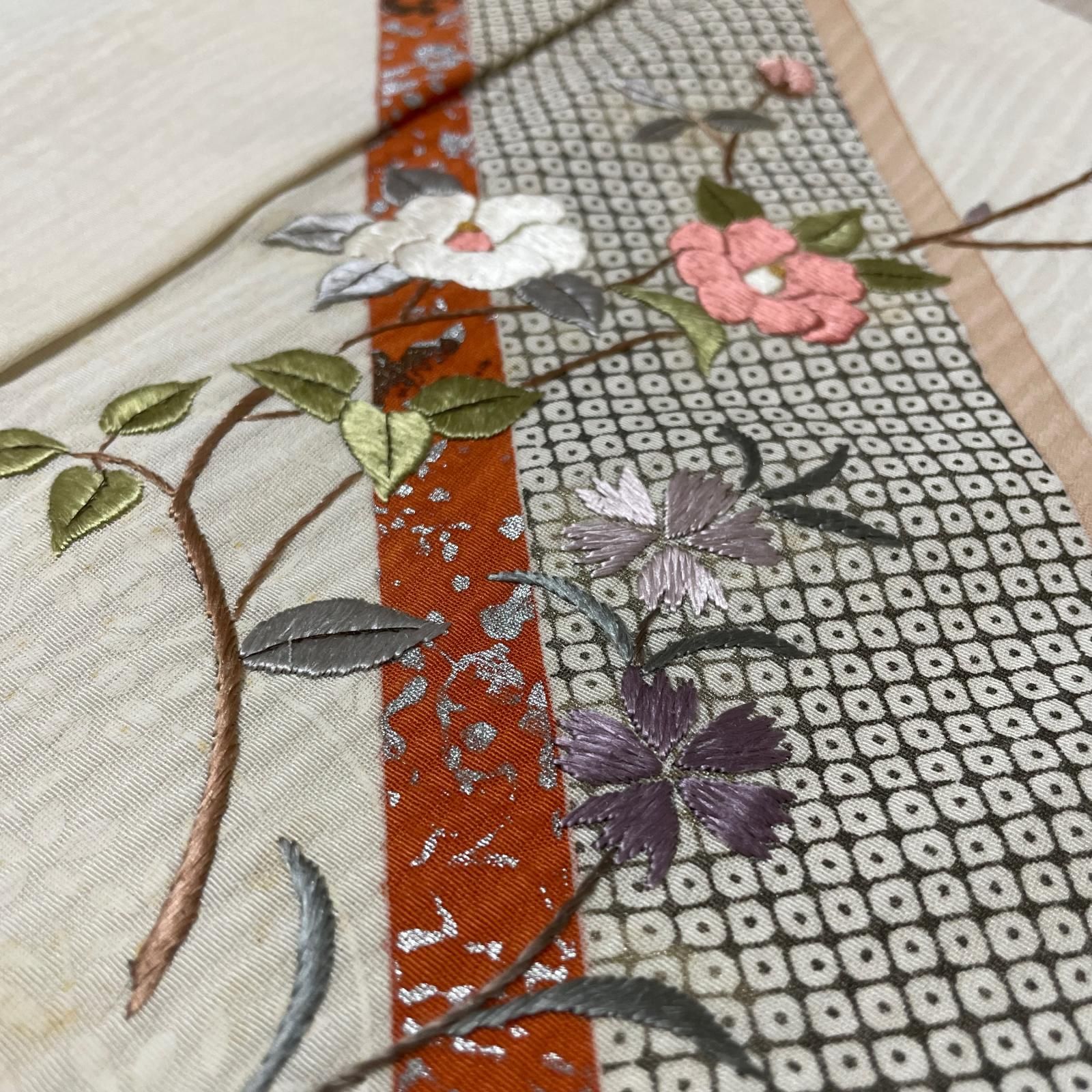 付下げ 単衣仕立て 上品な染めに刺繍の花模様 着物 正絹 X-7109
