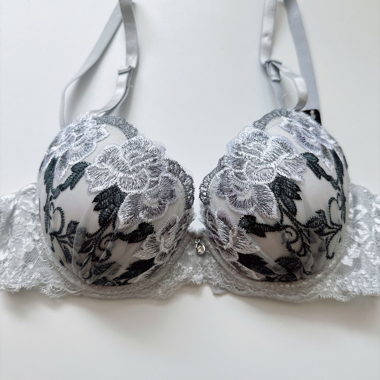 https://assets.mercari-shops-static.com/-/large/plain/2JVC6iM8pweYHKLbcvgeT4.jpg@jpg
