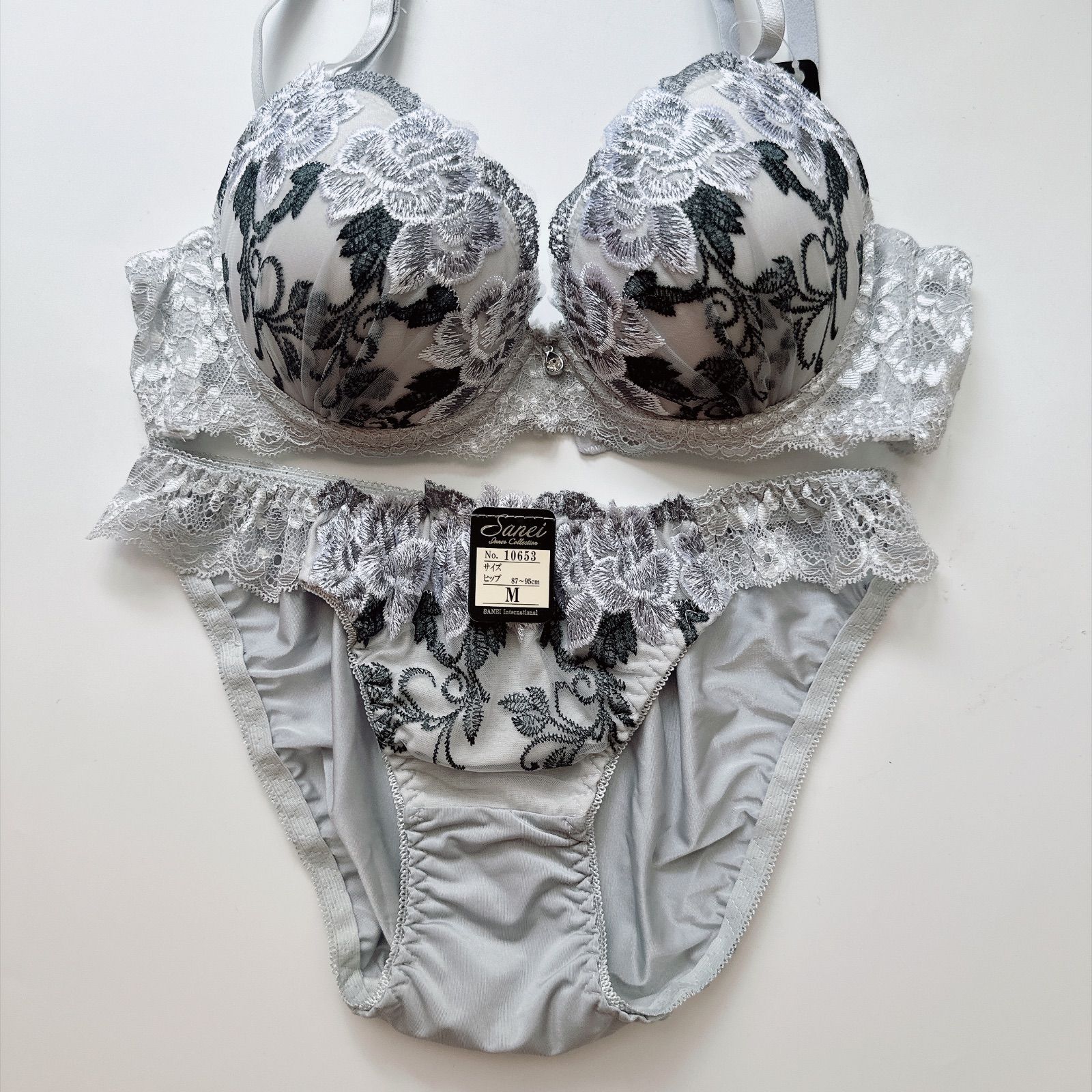 https://assets.mercari-shops-static.com/-/large/plain/2JVC6iMKGtSGZc32BxxqCP.jpg@jpg
