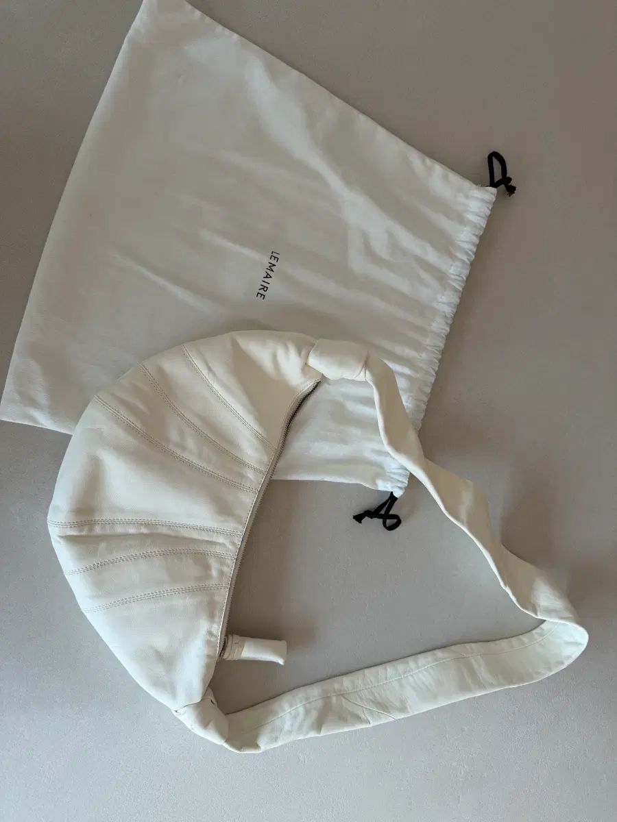 LEMAIRE ルメール クロワッサンバッグ スモール 白