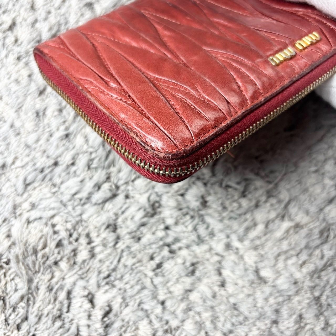 MIU MIU ミュウミュウ マテラッセ 長財布 ラウンドファスナー レッド 