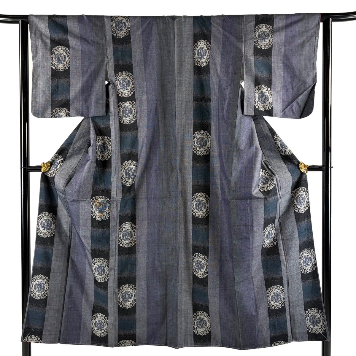 【美品】 紬 身丈150.5cm 裄丈62.5cm S 袷 証紙 縦縞 華文 灰紫 正絹 秀品 【中古】