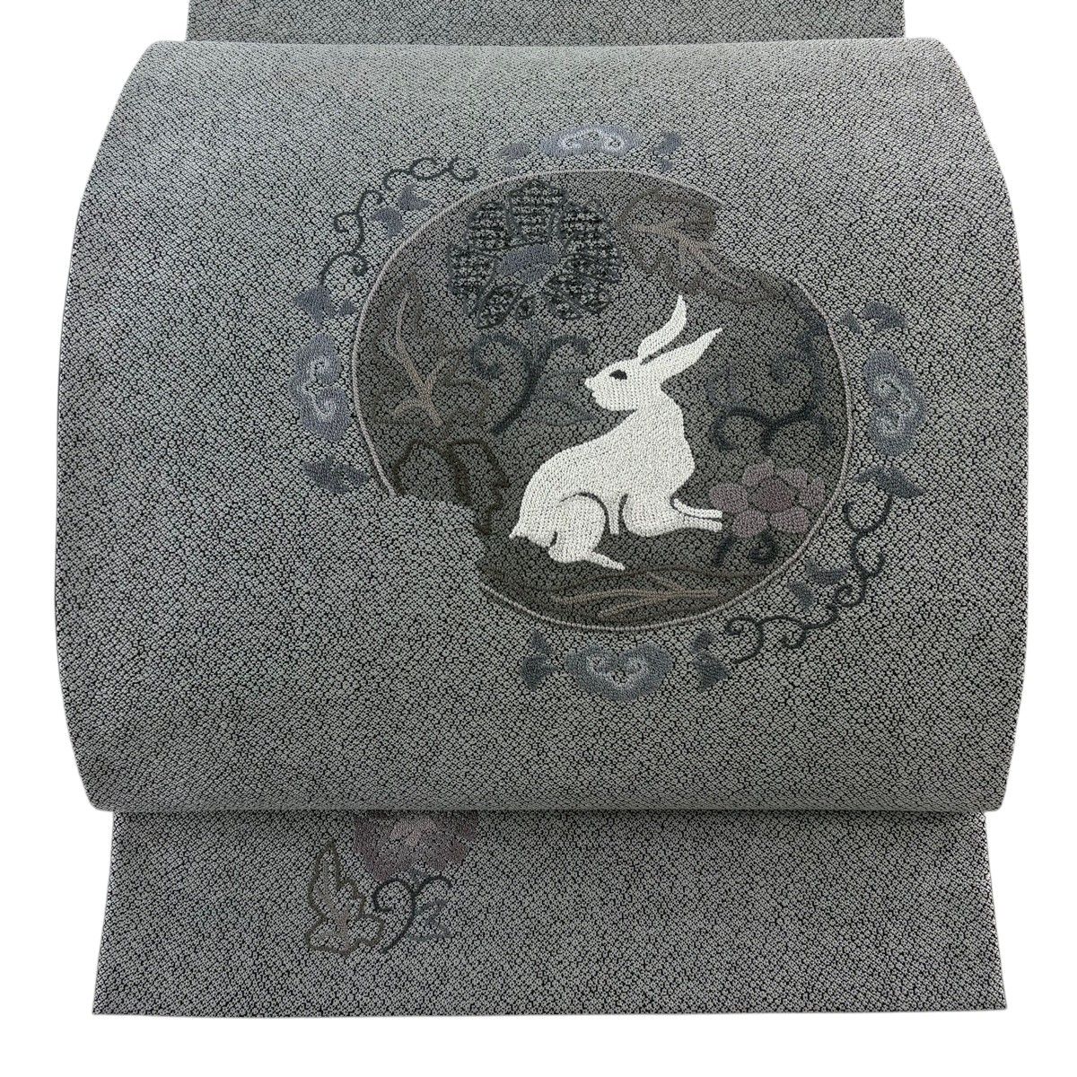 【美品】 袋帯 秀品 落款 うさぎ 草花 相良刺繍 灰色 お太鼓柄 正絹 【中古】 6,864円
