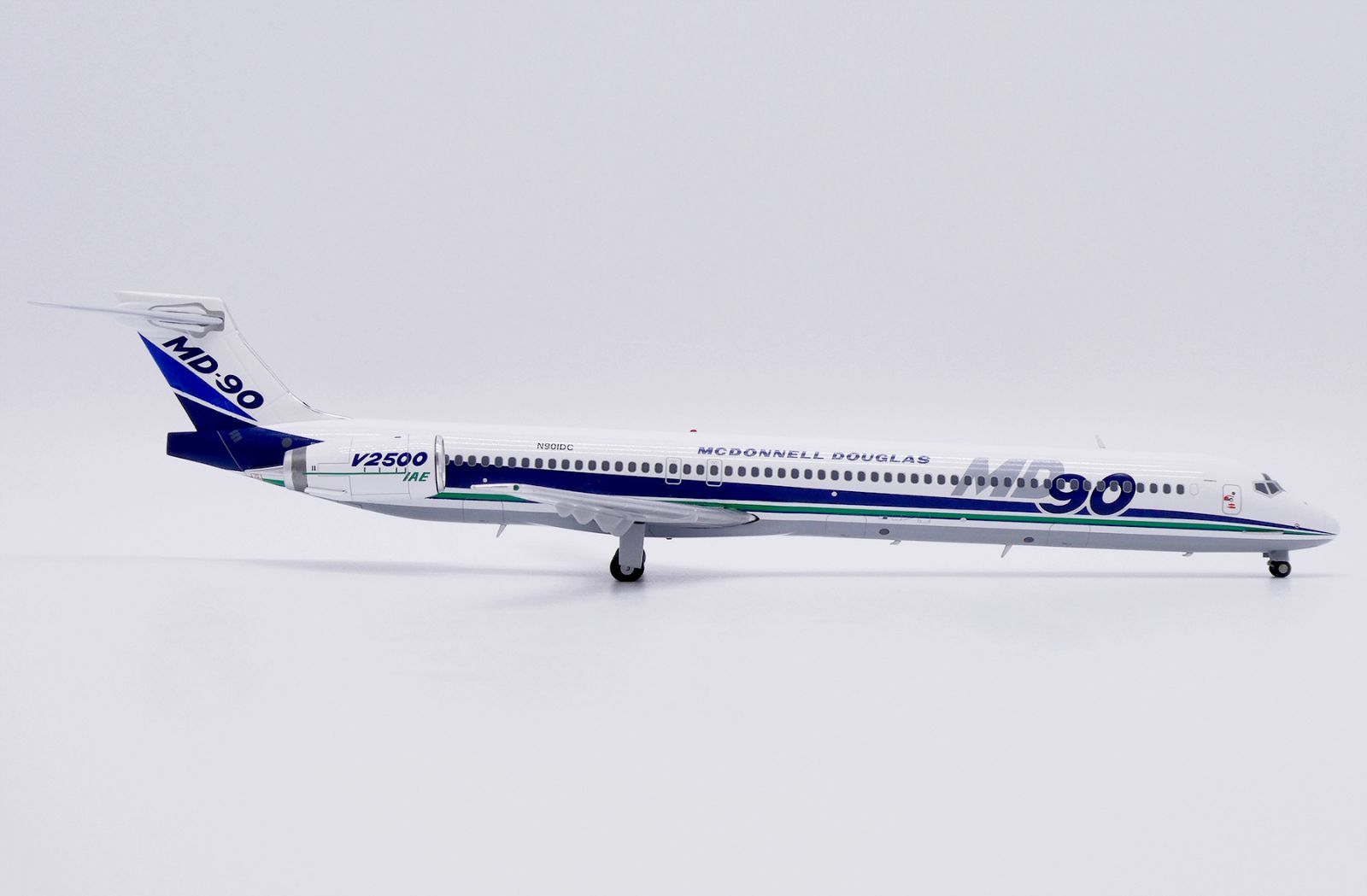 Jcwings マクドネル・ダグラス MD-90 N901DC ハウスカラー 1/200