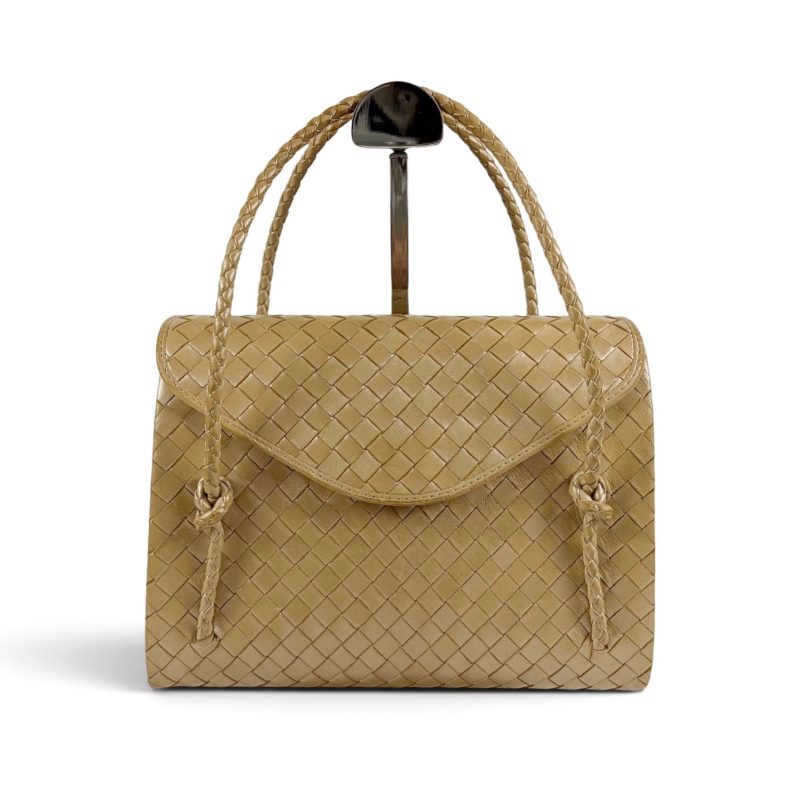 BOTTEGA VENETA Intrecciato Leather Top Handle Bag ボッテガヴェネタ　イントレチャートレザー　トップハンドルバッグ　ベージュ 44,200円