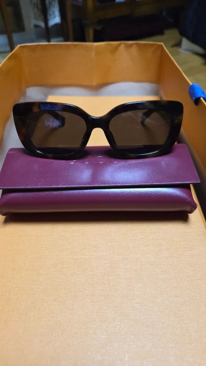 グッチ レオパード サングラス 32,716円
